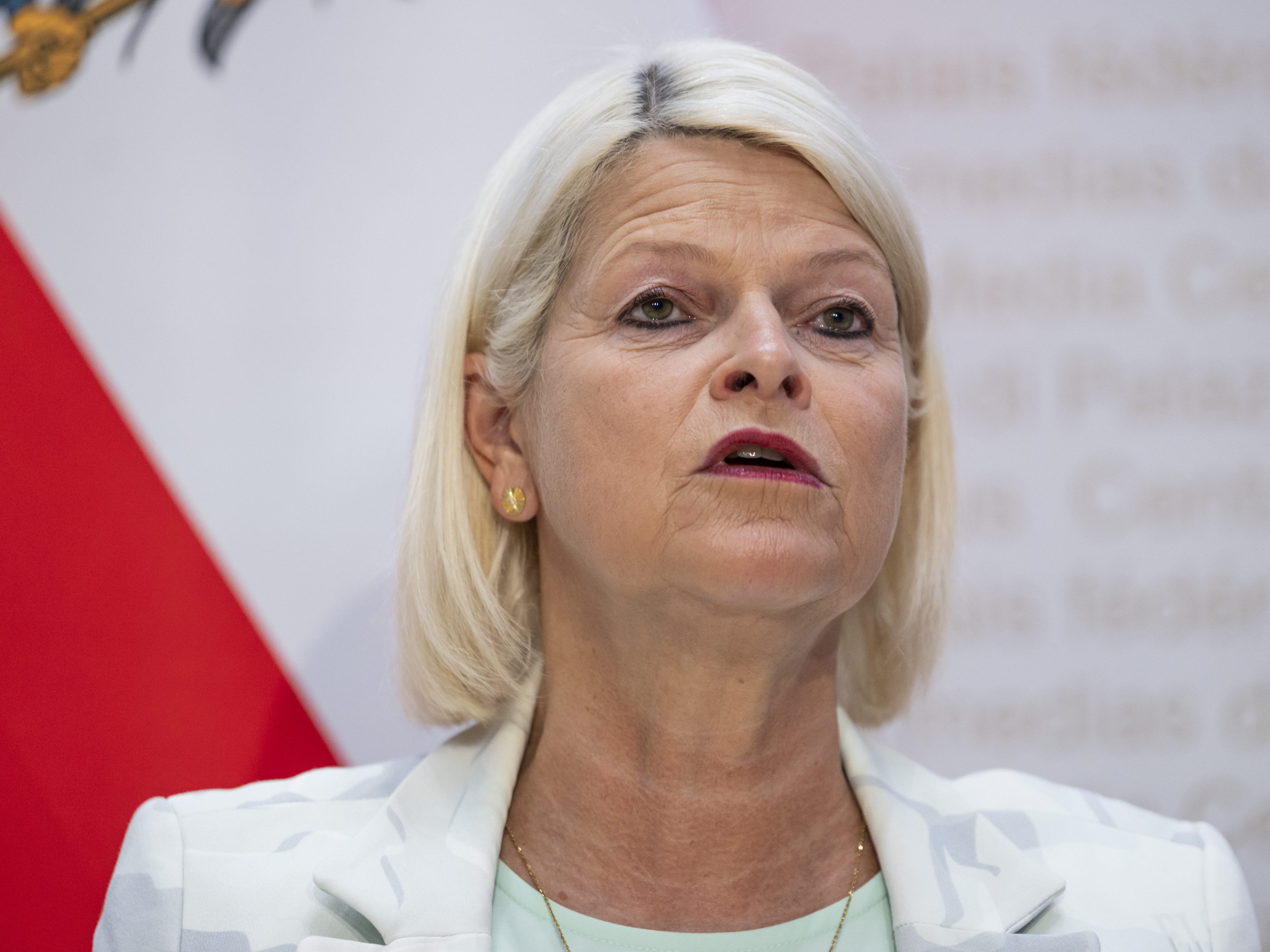 Verteidigungsministerin Klaudia Tanner schloss sich der Kritik von Kanzler Karl Nehammer (ÖVP) an FPÖ-Chef Herbert Kickl an.