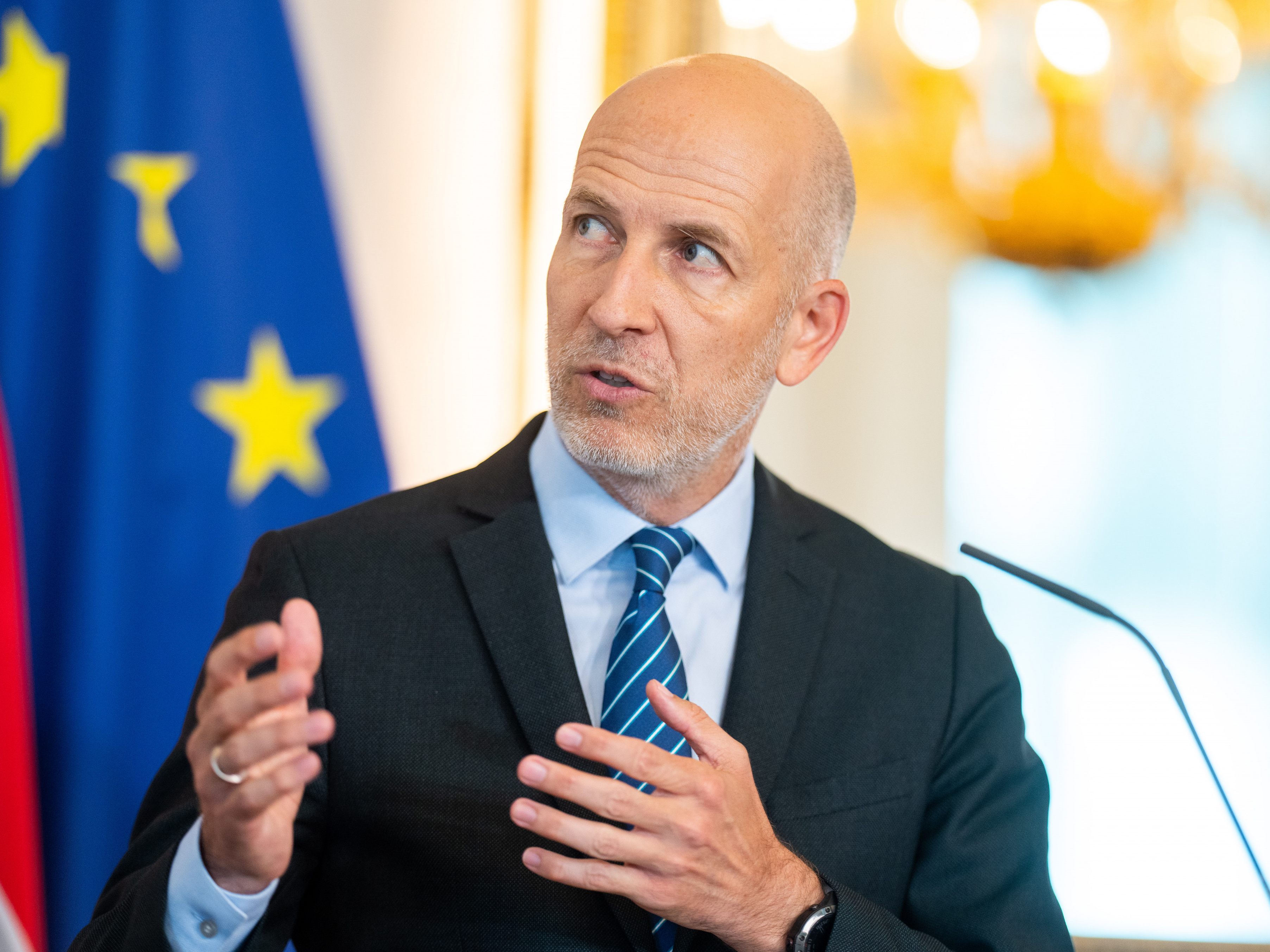 Martin Kocher (ÖVP) plädiert für weitere Maßnahmen am Arbeitsmarkt.