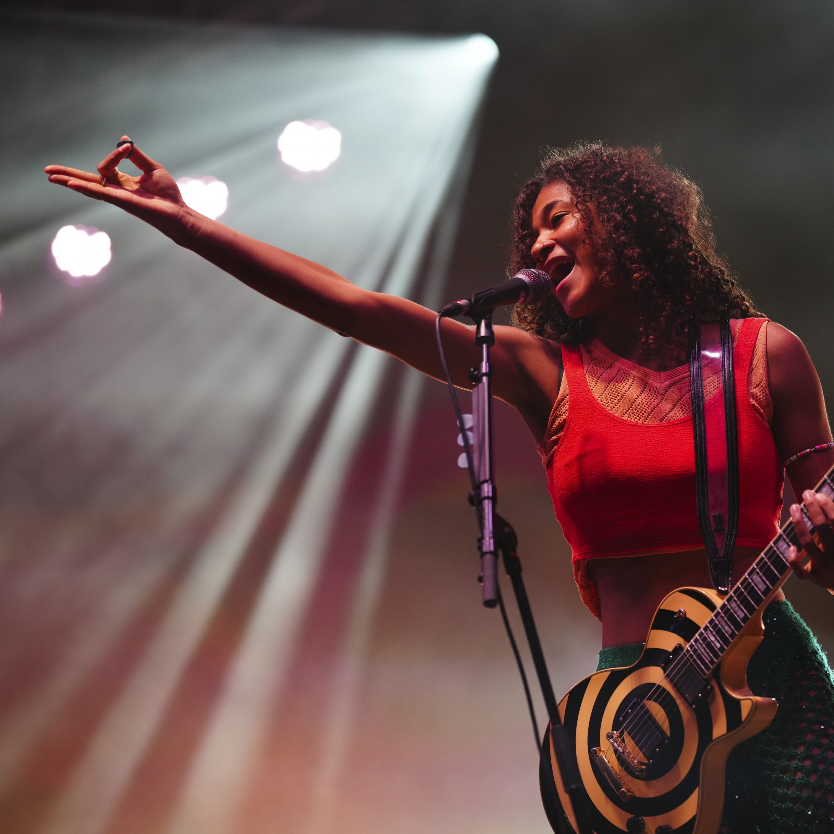 Uche Yara auf der Seebühne am Karlsplatz im Rahmen der Eröffnung des 14. Wiener Popfests.