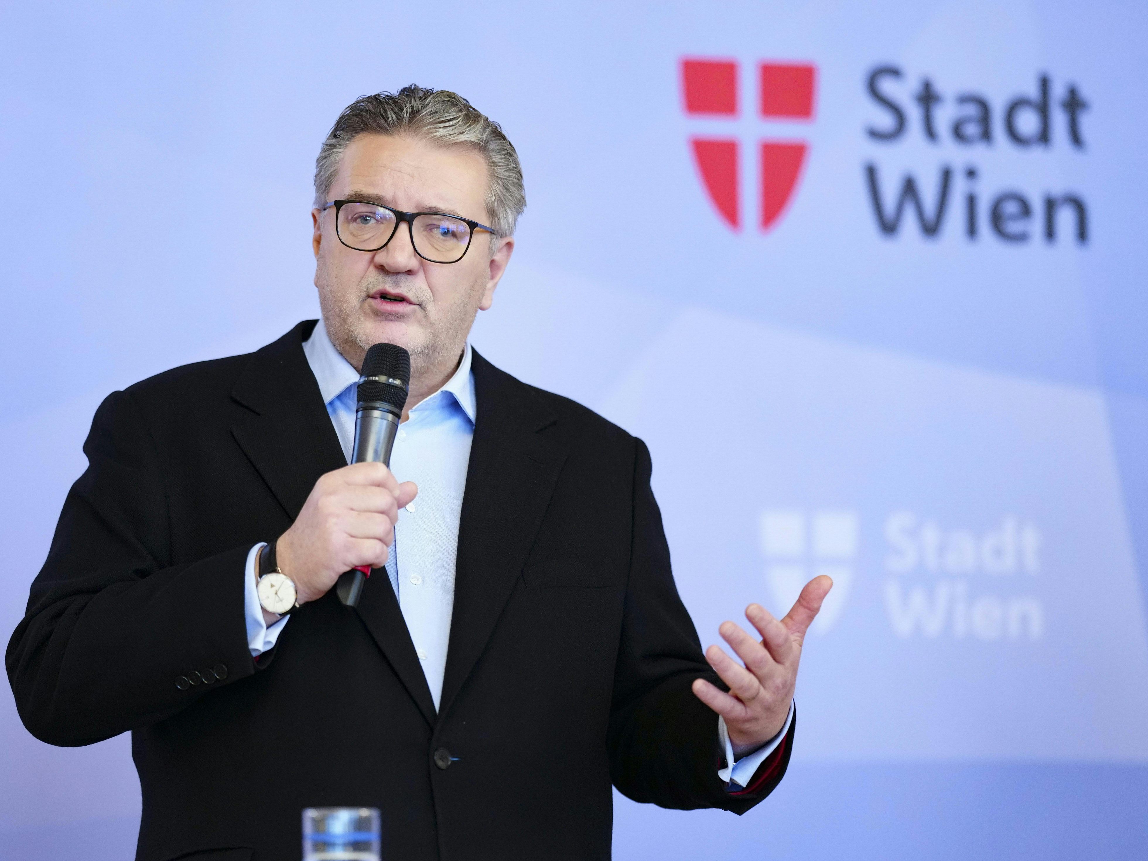 Gesundheitsstadtrat Peter Hacker (SPÖ) warnt vor einer weiteren Verschlechterung des Gesundheitssystems.