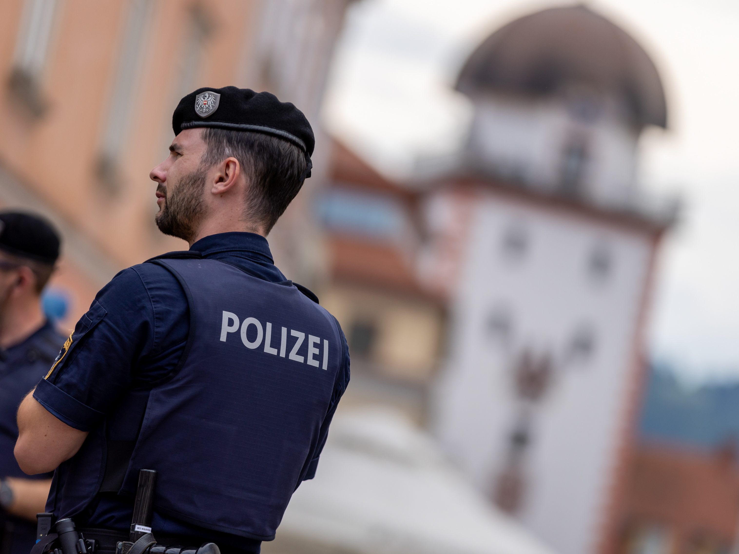 Ermittlern aus der Steiermark und Bayern ist es gelungen drei "falsche Polizisten" festzunehmen.