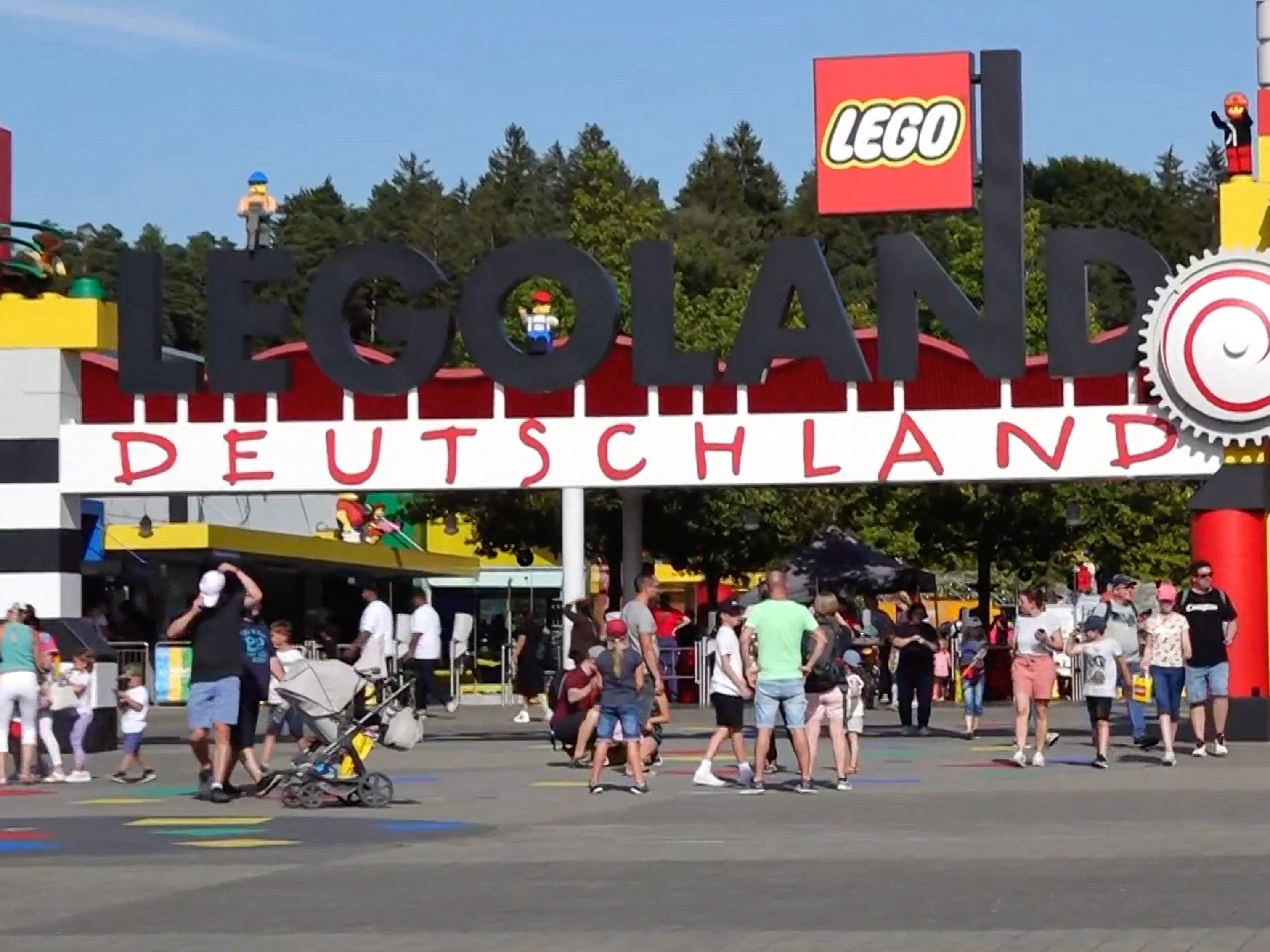 Nach dem Achterbahn-Unfall in Legoland-Deutschland laufen die Ermittlungen weiter. Nach dem Achterbahn-Unfall in Legoland-Deutschland laufen die Ermittlungen weiter.