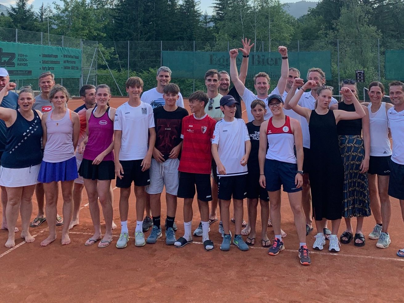 Die Finalisten der achten Sport Gotthard-Tennismeisterschaften Die Finalisten der achten Sport Gotthard-Tennismeisterschaften