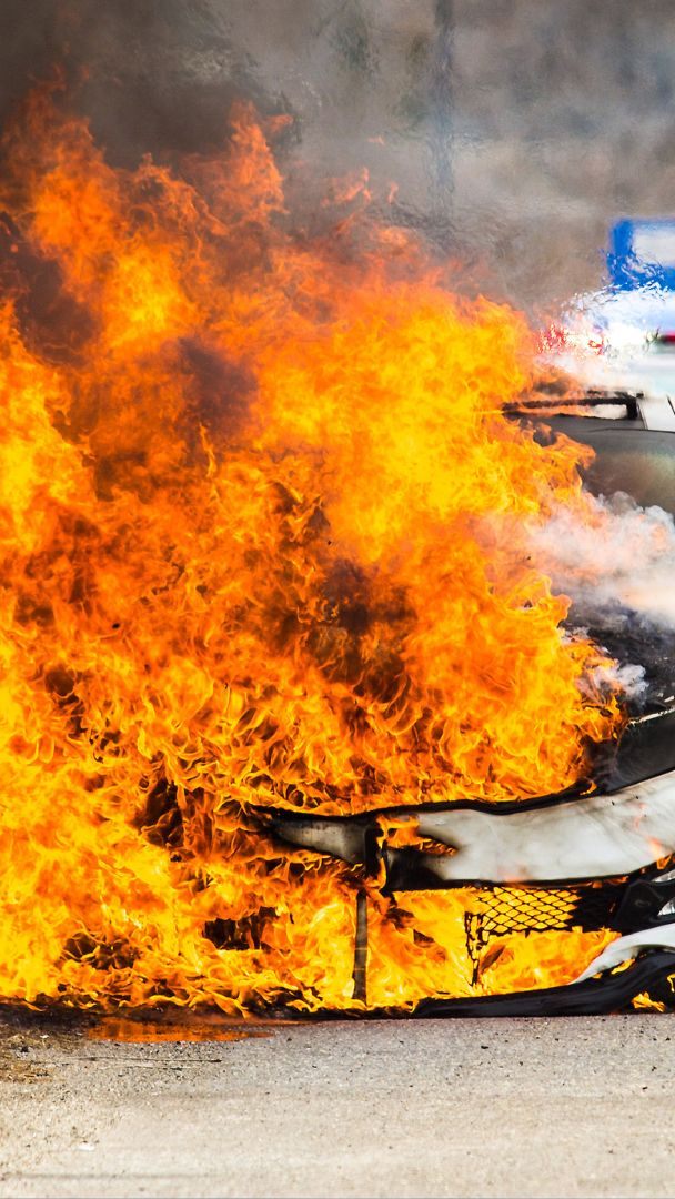 Drei Gründe sind meist für den Brand eines E-Autos verantwortlich.