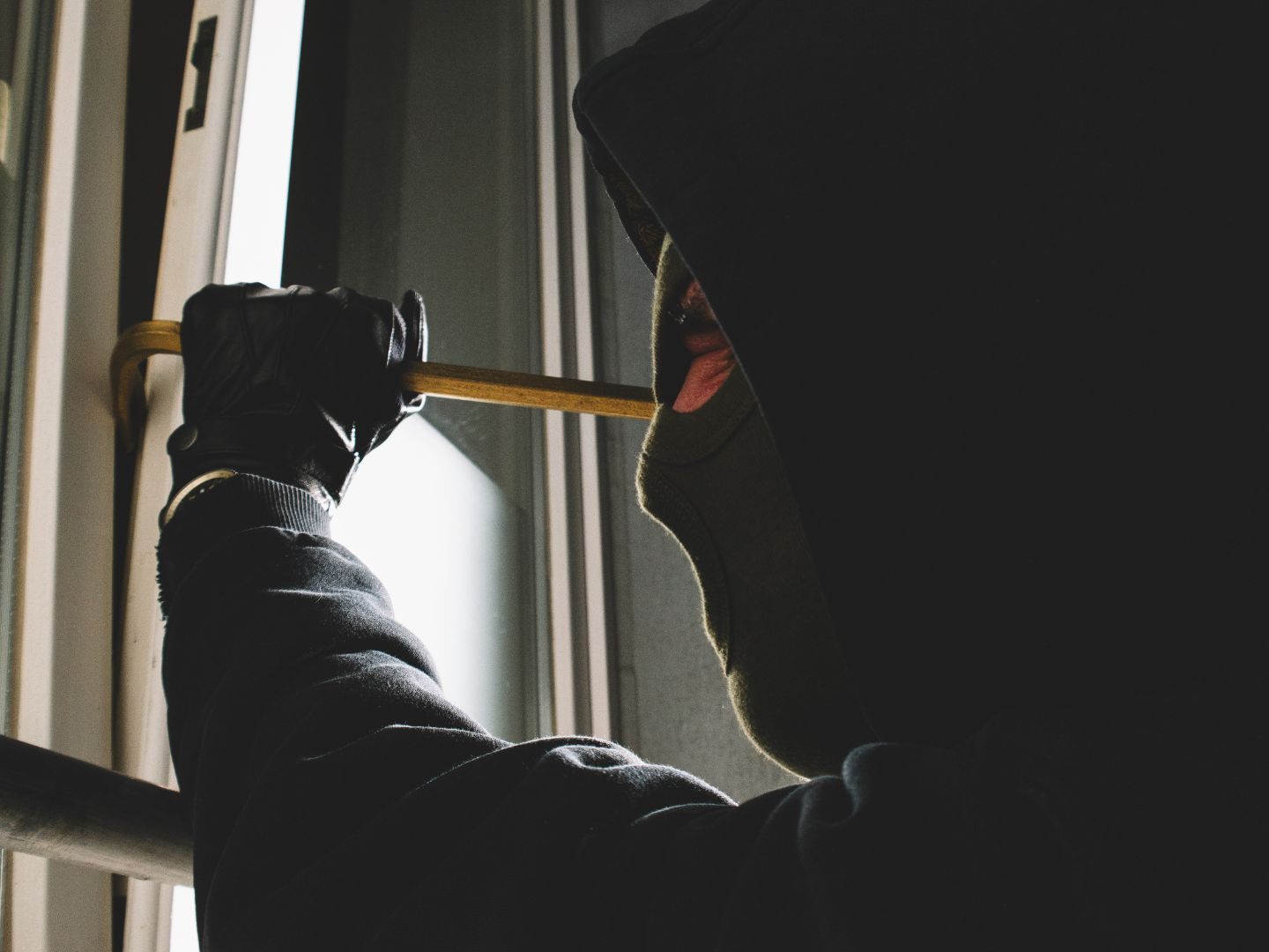 Für zwei mutmaßliche Einbrecher klickten die Handschellen. Für zwei mutmaßliche Einbrecher klickten die Handschellen.