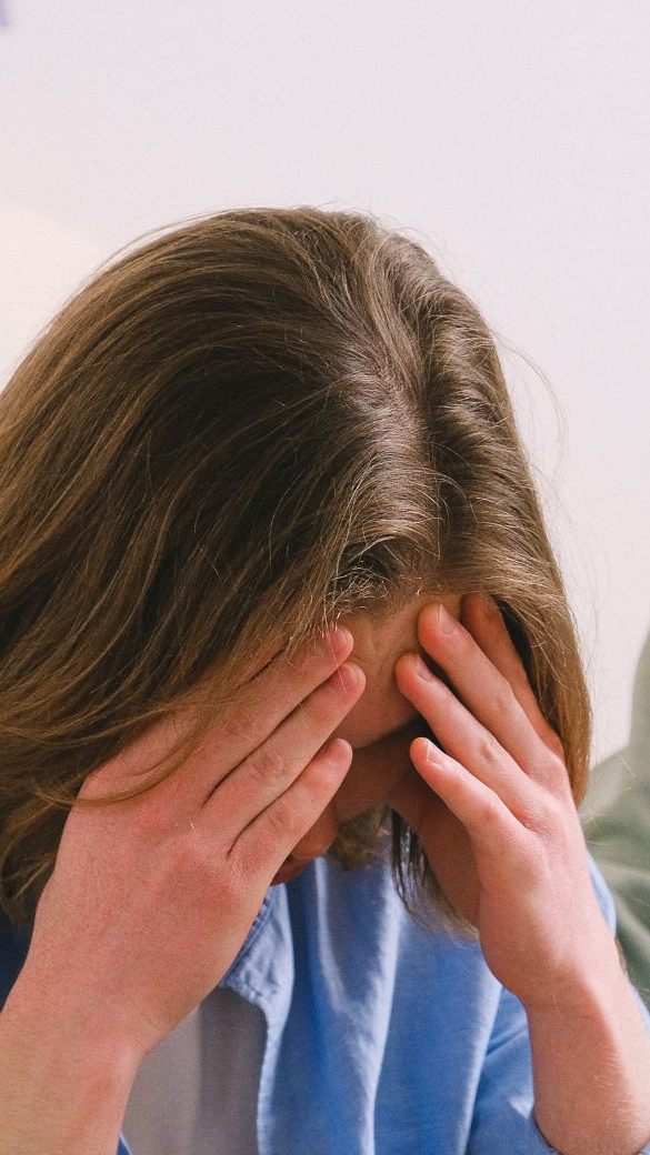 Die Mehrheit der jungen Menschen sorgen sich wegen der Teuerung und Kriegen.