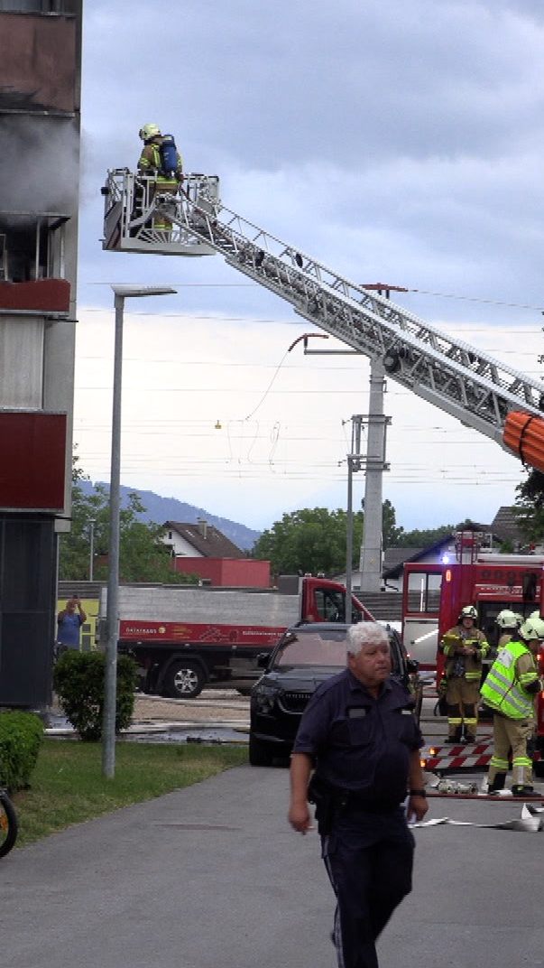 Das Feuer breitete ich vom Balkon auf die Wohnung aus.