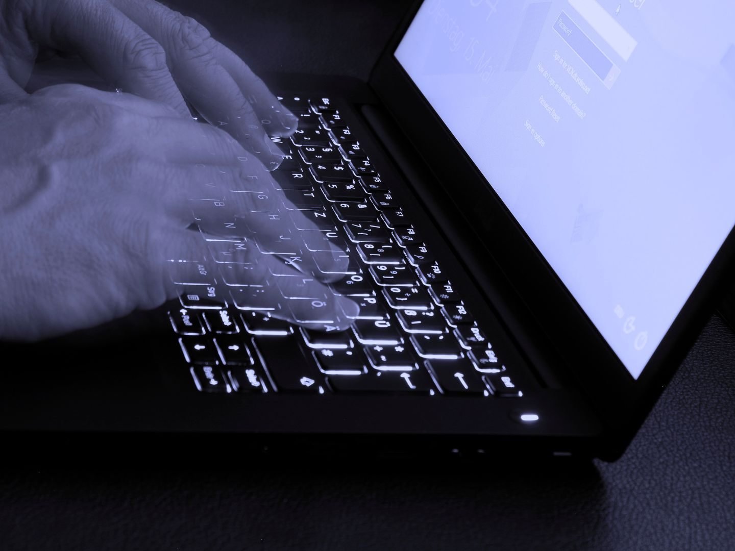 Der Niederösterreicher soll im Darknet nach einem Auftragsmörder gesucht haben, um seine Ex-Frau umbringen zu lassen. Der Niederösterreicher soll im Darknet nach einem Auftragsmörder gesucht haben, um seine Ex-Frau umbringen zu lassen.