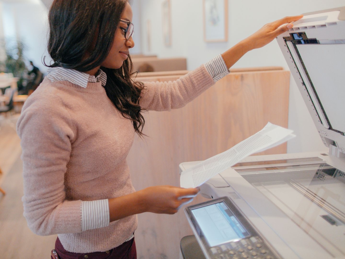 Der ÖGB warnt vor schlechten Arbeitsbedingungen, die bei Praktika oder Ferienjobs teilweise geboten werden.