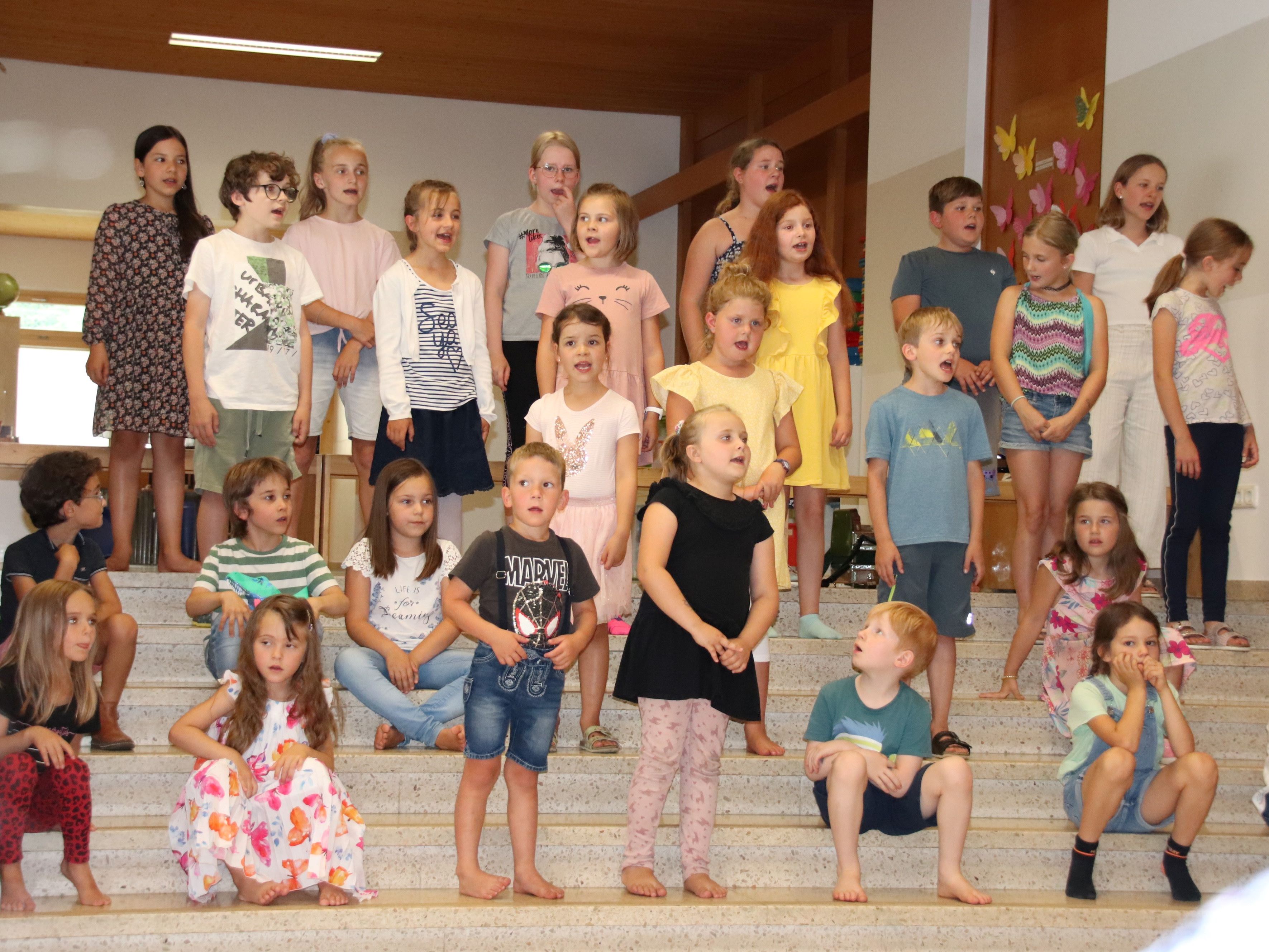 Der Bildsteiner Kinderchor präsentierte ein unterhaltsames Programm. Der Bildsteiner Kinderchor präsentierte ein unterhaltsames Programm.