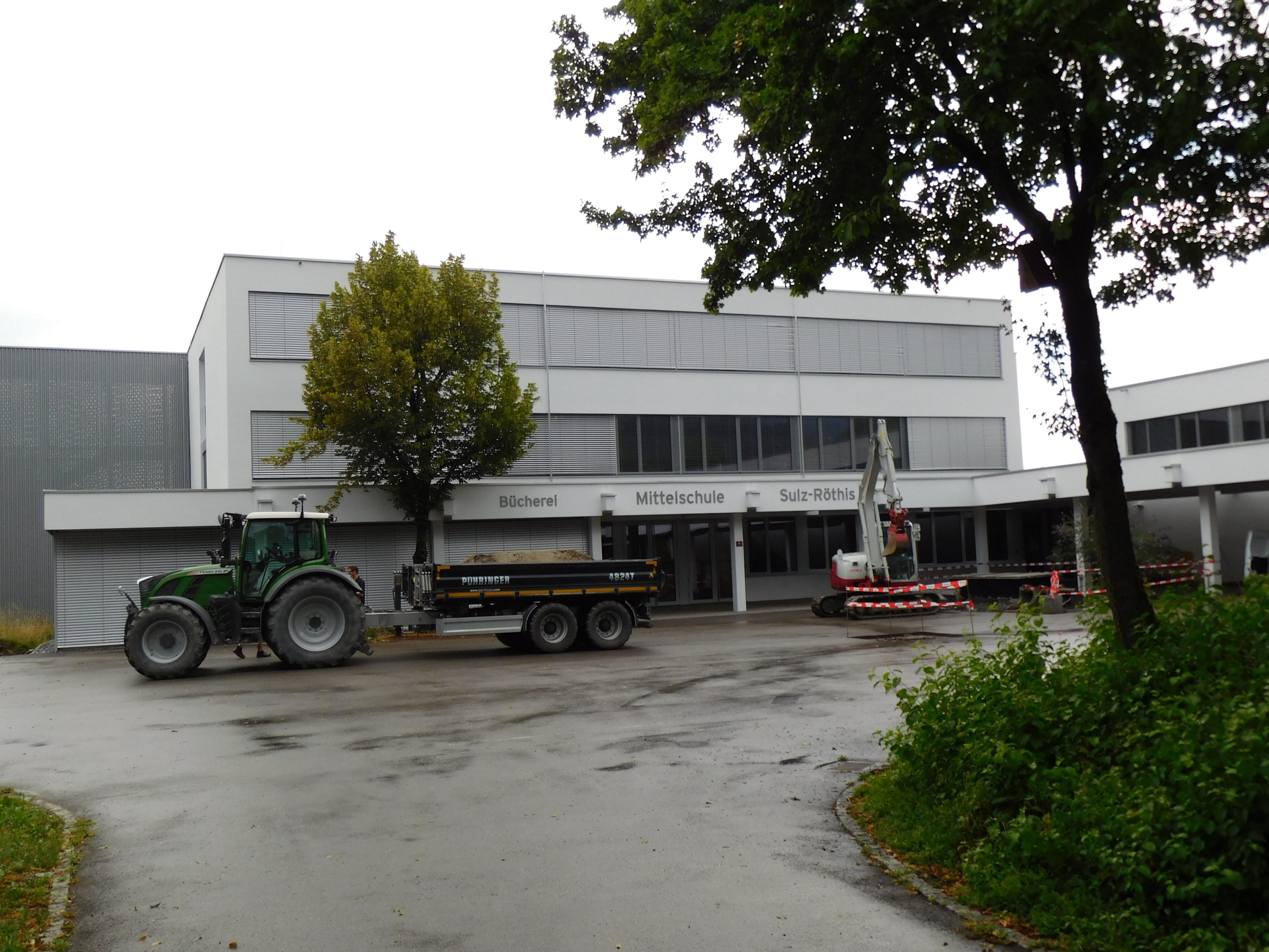 An der Mittelschule Sulz-Röthis wird derzeit die umfangreiche Generalsanierung mit den letzten Arbeiten abgeschlossen An der Mittelschule Sulz-Röthis wird derzeit die umfangreiche Generalsanierung mit den letzten Arbeiten abgeschlossen