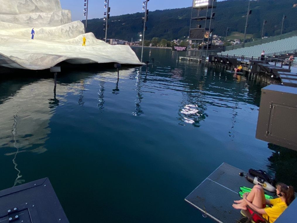 Die Wasserrettung ist bei den Festspielen im Einsatz. Die Wasserrettung ist bei den Festspielen im Einsatz.