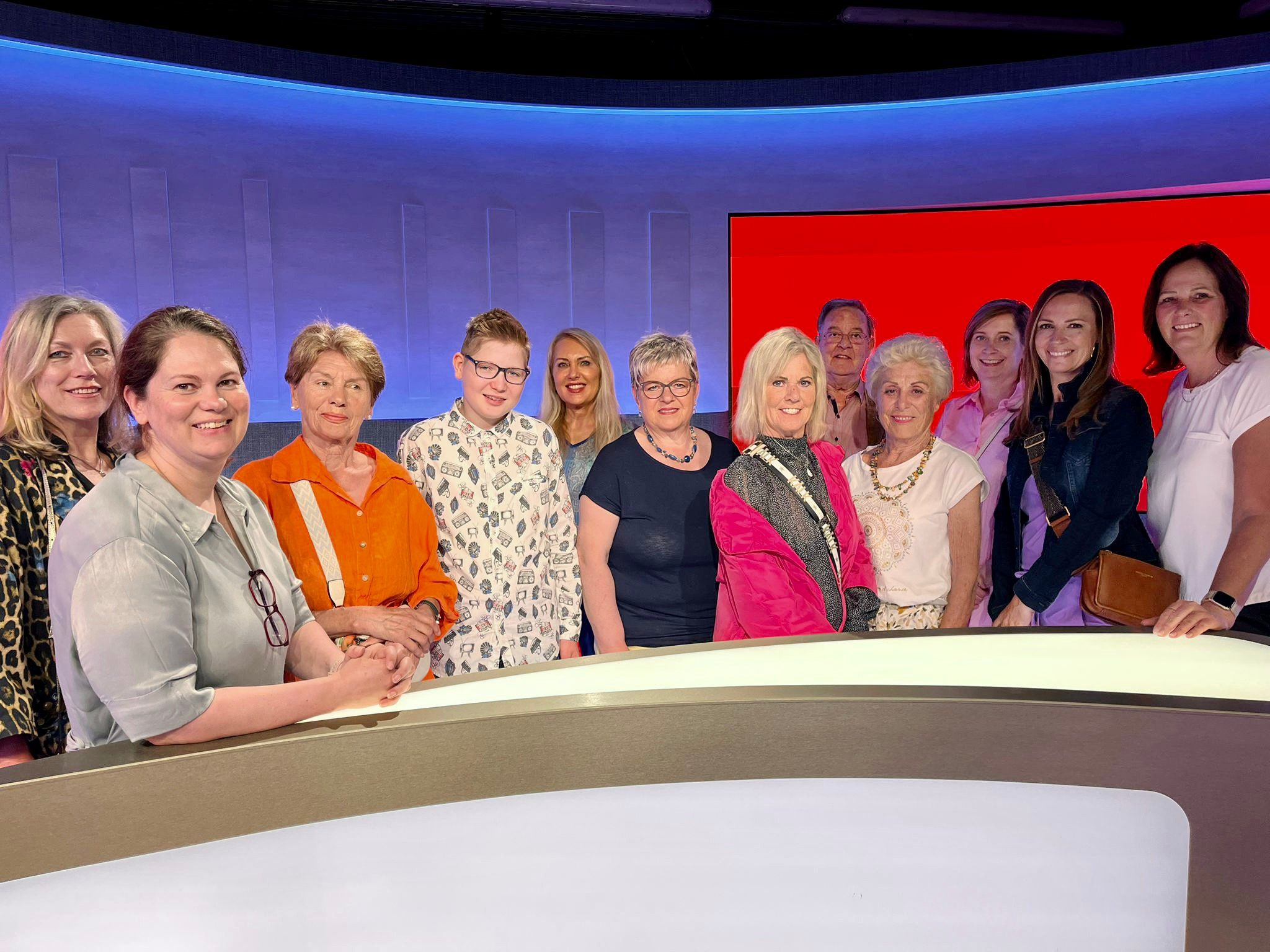 Die Eventpreis- Gewinner der Gildenball Tombola der Bregenzer Faschingsgesellschaft durften im ORF-Landesstudio Vorarlberg hinter die Kulissen von Fernsehen und Radio blicken.
