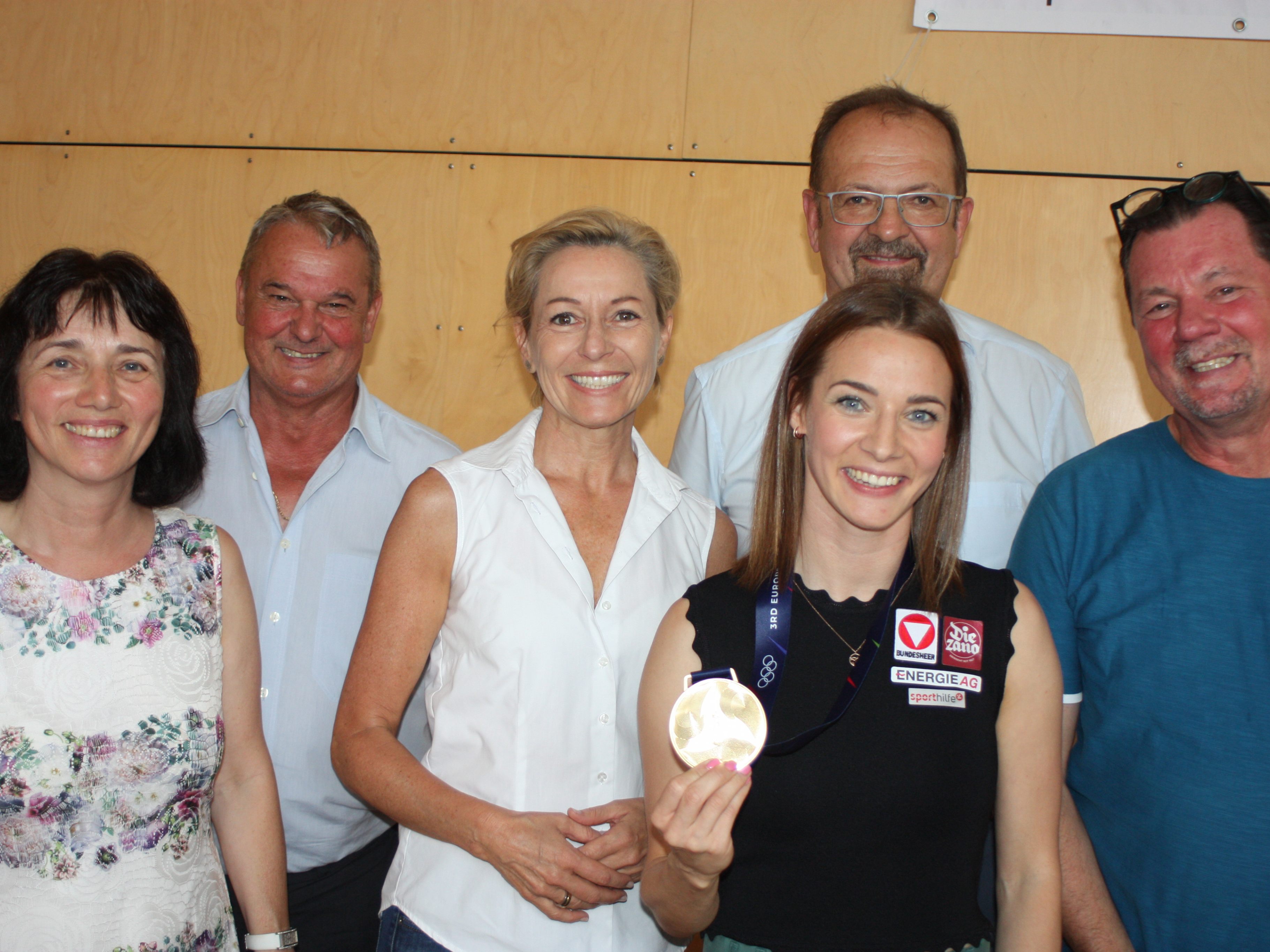Mutter Karin Plank, Vater Gerhard Plank, LR Martina Rüscher, Mäder Bgm. Rainer Siegele, Goldige Bettina Plank und KC Mäder Vizeobmann