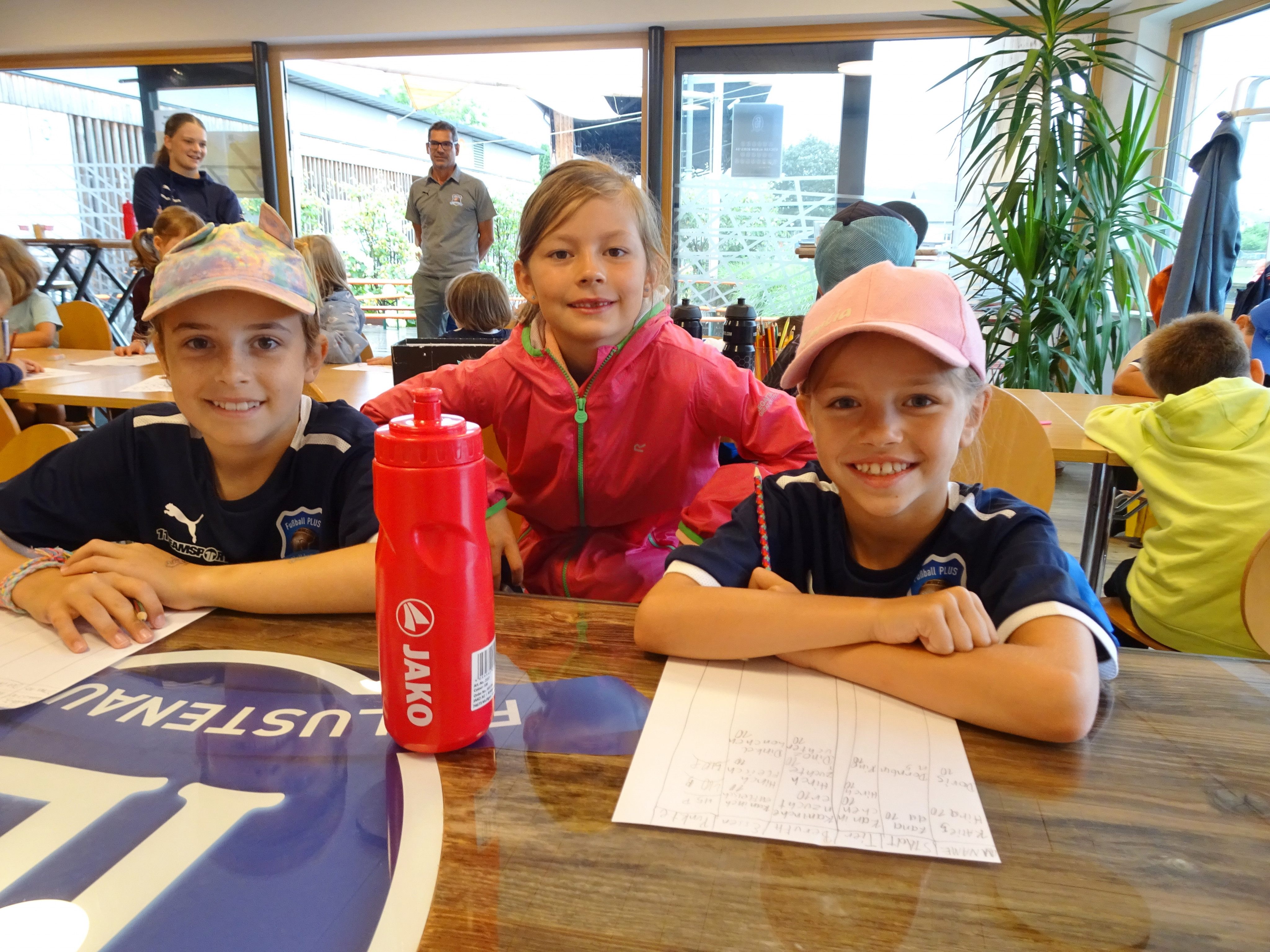 Johanna, Elina und Emilia fanden auch ein tolles Camp-Alternativprogramm bei Regenwetter. Johanna, Elina und Emilia fanden auch ein tolles Camp-Alternativprogramm bei Regenwetter.