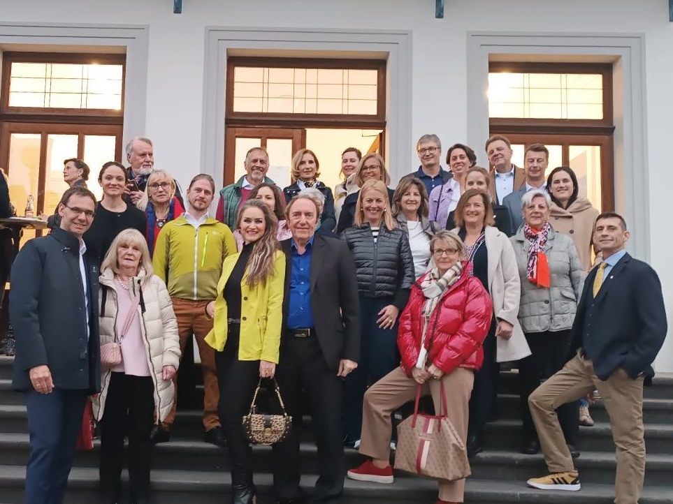 Kunst zum Hören und zum Sehen erlebten die Gildenball Gewinner mit Landeshauptmann Markus Wallner. Kunst zum Hören und zum Sehen erlebten die Gildenball Gewinner mit Landeshauptmann Markus Wallner.