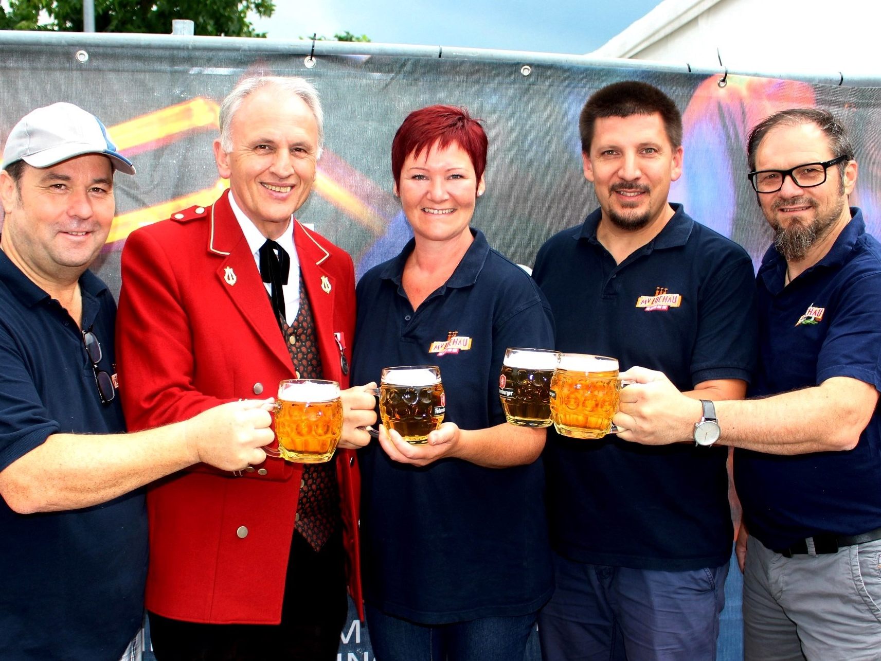 Auf zum Lochauer Dorffest! Ein Spitzenprogramm mit Party-Night, Festumzug, Blasmusik, Unterhaltung und bester Bewirtung, der MV Lochau lädt zum traditionellen „Lochauer Dorffest 2023“ in der überdachten Open-Air-Arena im Schulhof.