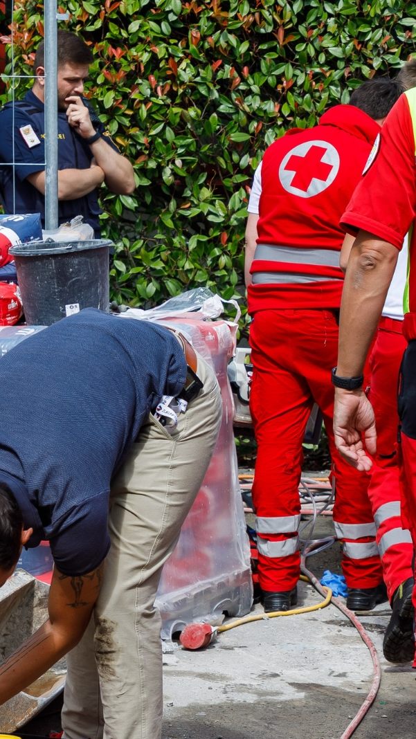 Auch ein schneller Sprung vom einstürzenden Dach half nicht mehr.