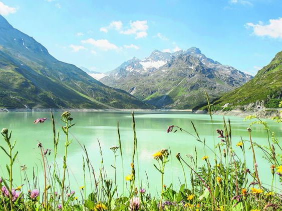 Die erste Wanderung führt rund um den Silvretta-Stausee. Foto: Patrick Säly