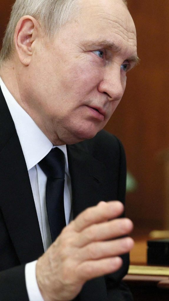 Putin sagt, bisher habe Russland keine Streubomben eingesetzt, werde das aber tun, falls die Ukraine solche Munition verwendet.