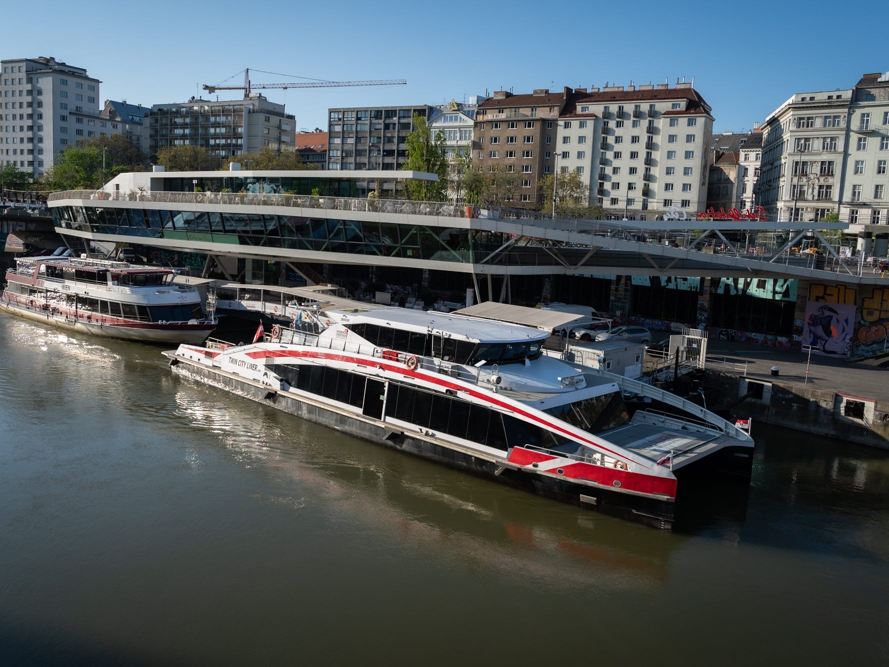 Lehrlinge fahren billiger mit dem Twin City Liner in Wien.