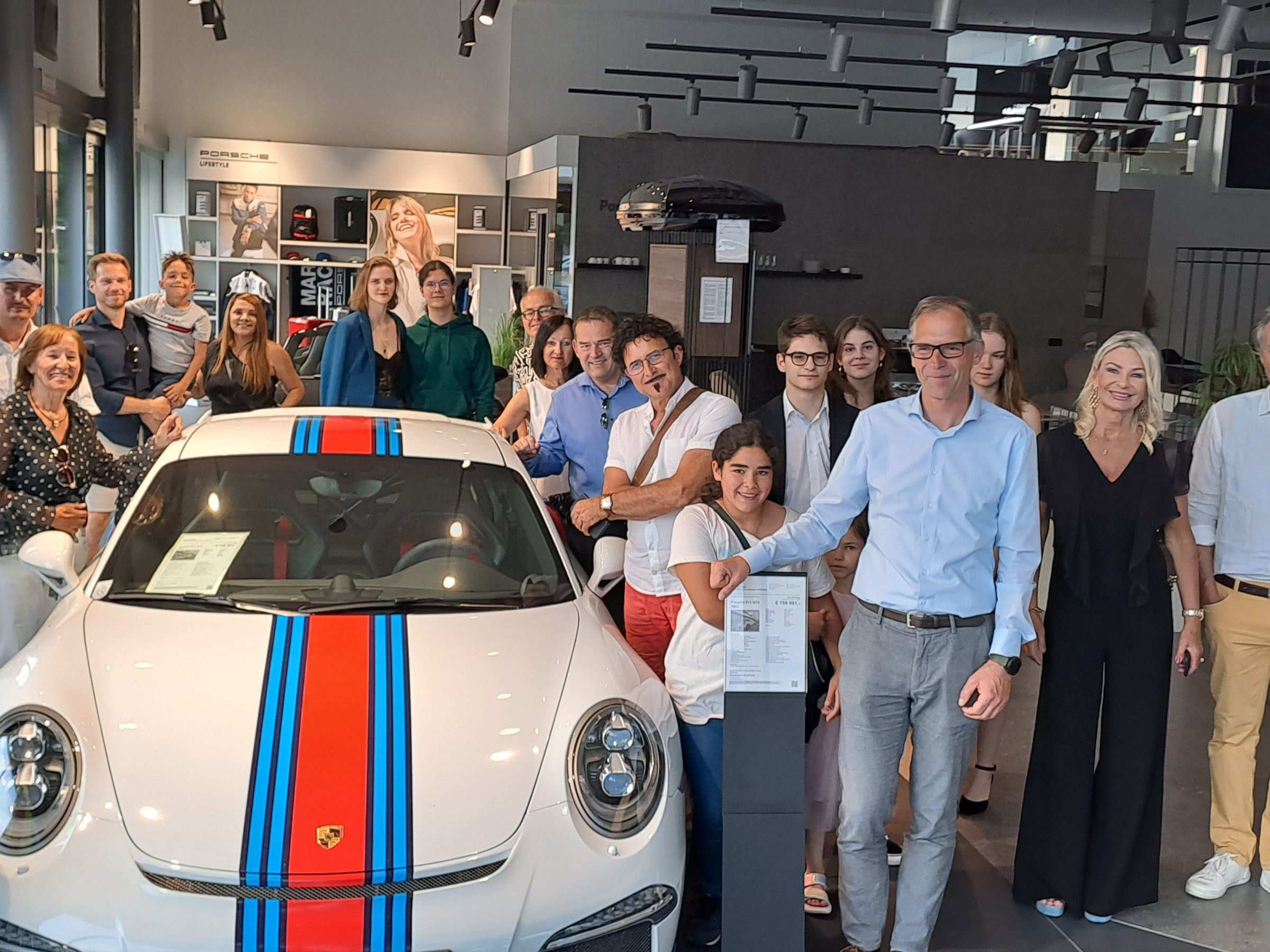 Die Gildenball-Gewinner erlebten einen vergnüglicher Abend im Porsche Zentrum Vorarlberg – Rudi Lins