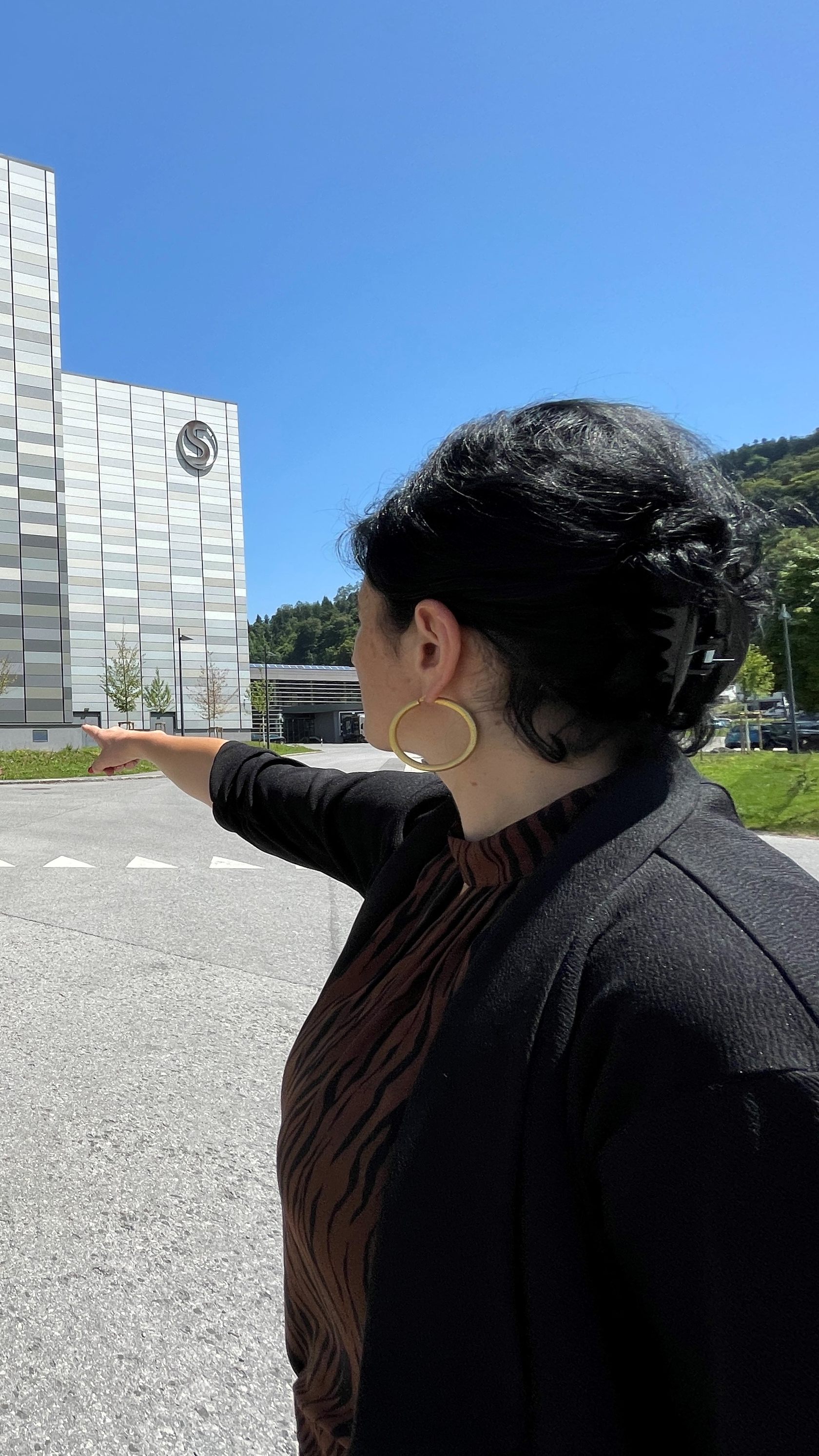 An der Weggabelung sah Natalie die beiden Streitenden. Mit lautem Rufen machte sich Natalie bemerkbar.