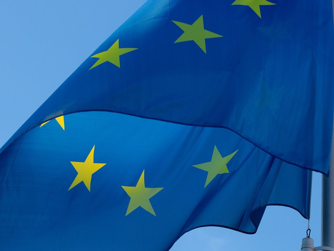 Die EU Blue Card soll mehr Hochqualifizierte nach Europa locken. Die EU Blue Card soll mehr Hochqualifizierte nach Europa locken.