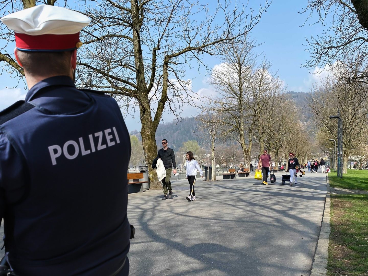 Die Polizei bittet um Hinweise aus der Bevölkerung.