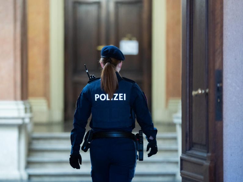 Eine 27-Jährige stand am Freitag vor dem Wiener Landesgericht im Rahmen des Terroranschlags in Wien. Eine 27-Jährige stand am Freitag vor dem Wiener Landesgericht im Rahmen des Terroranschlags in Wien.