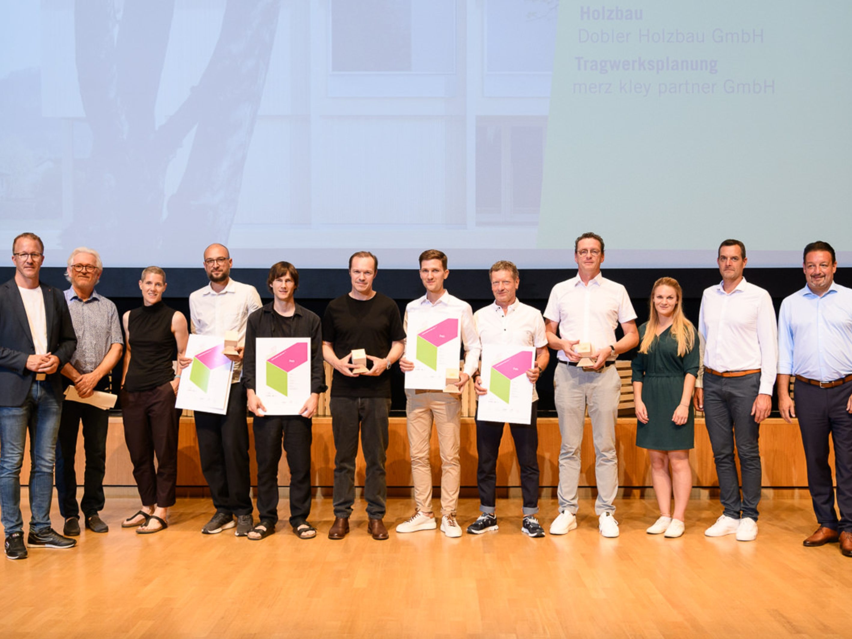 Beim Vorarlberger Holzbaupreis 2023 wurde das Kinderhaus Kreuzfeld mit einem Preis prämiert Beim Vorarlberger Holzbaupreis 2023 wurde das Kinderhaus Kreuzfeld mit einem Preis prämiert