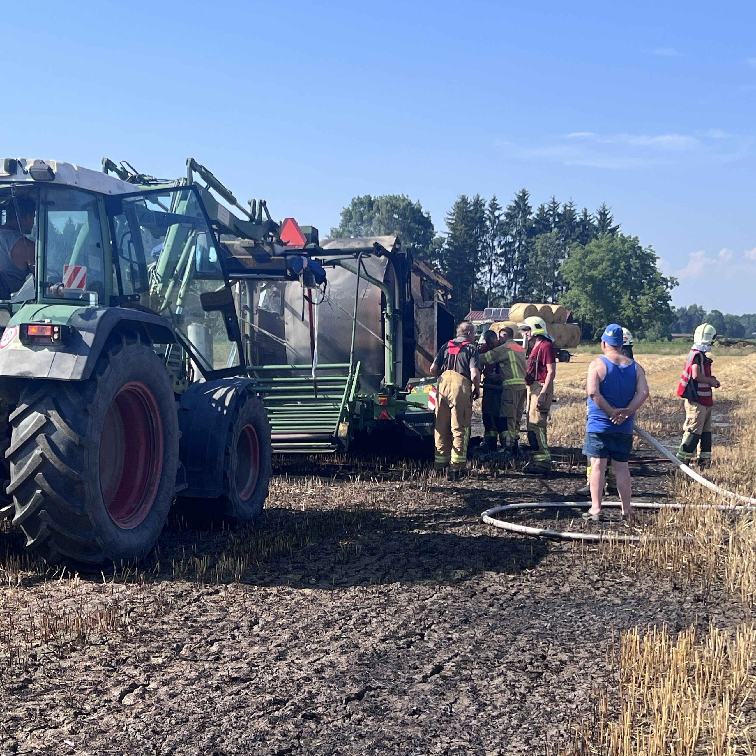 Teile des Feldes an der L45 brannten.