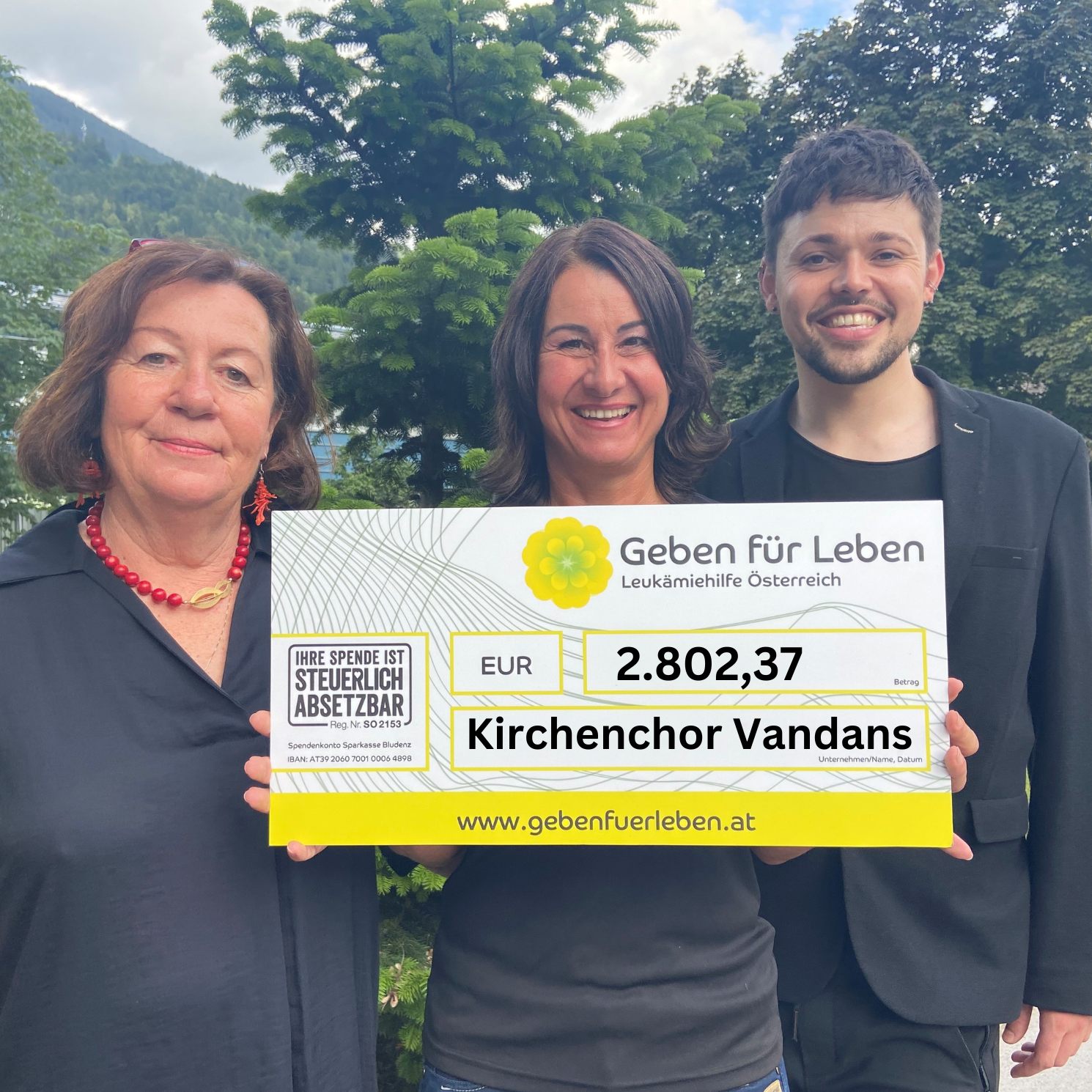 Irene Wachter-Rützler, Susanne Marosch und Martin Blakolmer bei der Scheckübergabe.