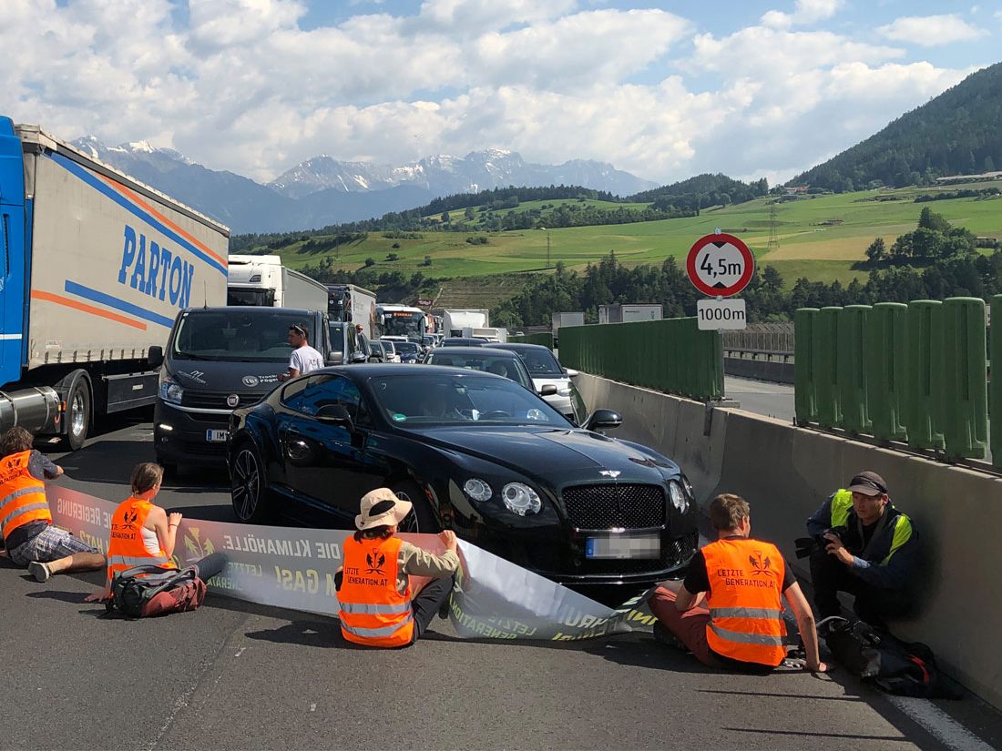 Mikl-Leitner findet klare Worte für Klima-Kleber. Mikl-Leitner findet klare Worte für Klima-Kleber.