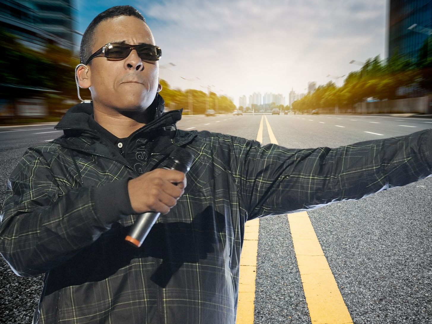 Xavier Naidoo fuhr Fußgänger an - laut Medienberichten war Alkoholtest negativ. Xavier Naidoo fuhr Fußgänger an - laut Medienberichten war Alkoholtest negativ.