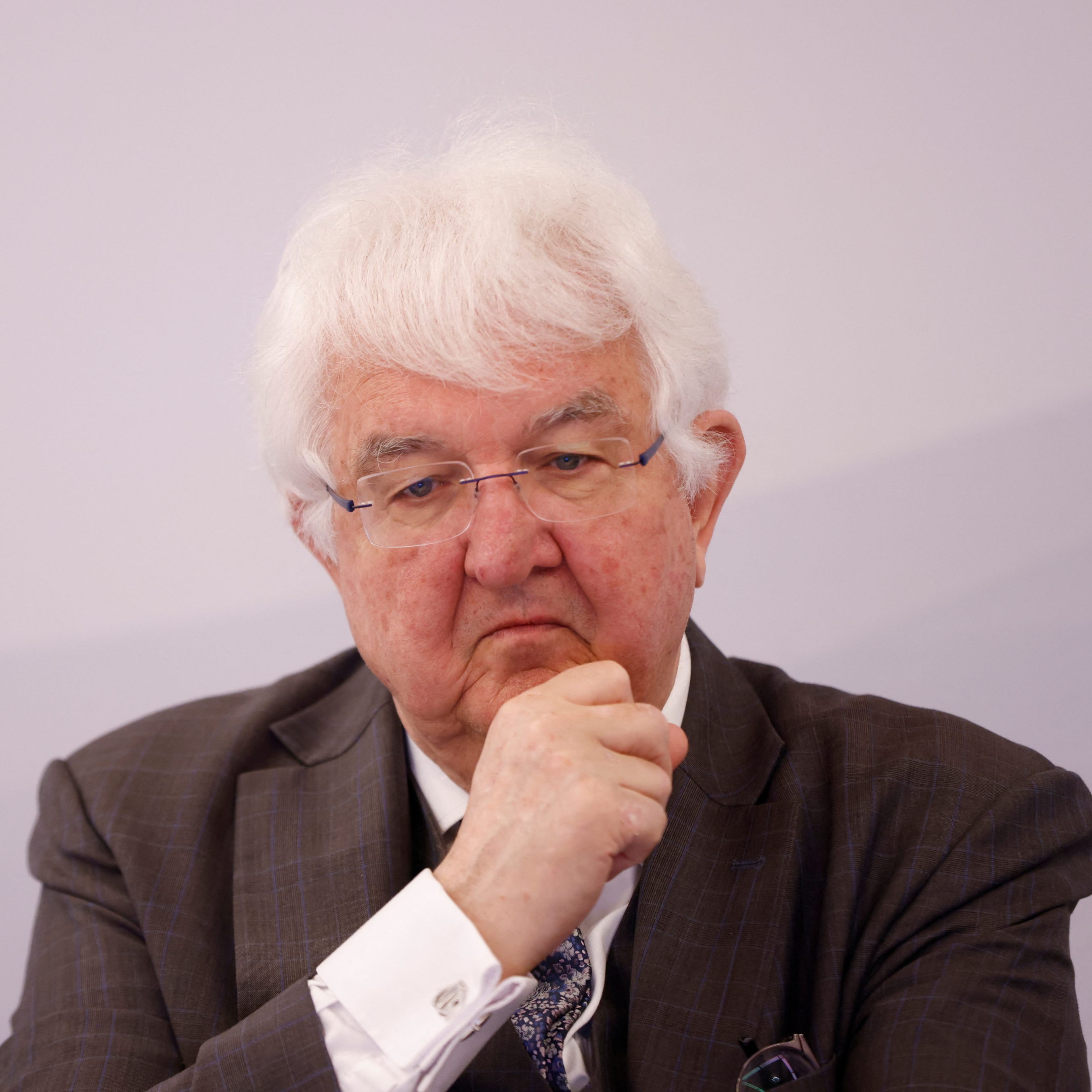 OeNB-Chef Holzmann ist für eine Bargeld-Annahmepflicht.