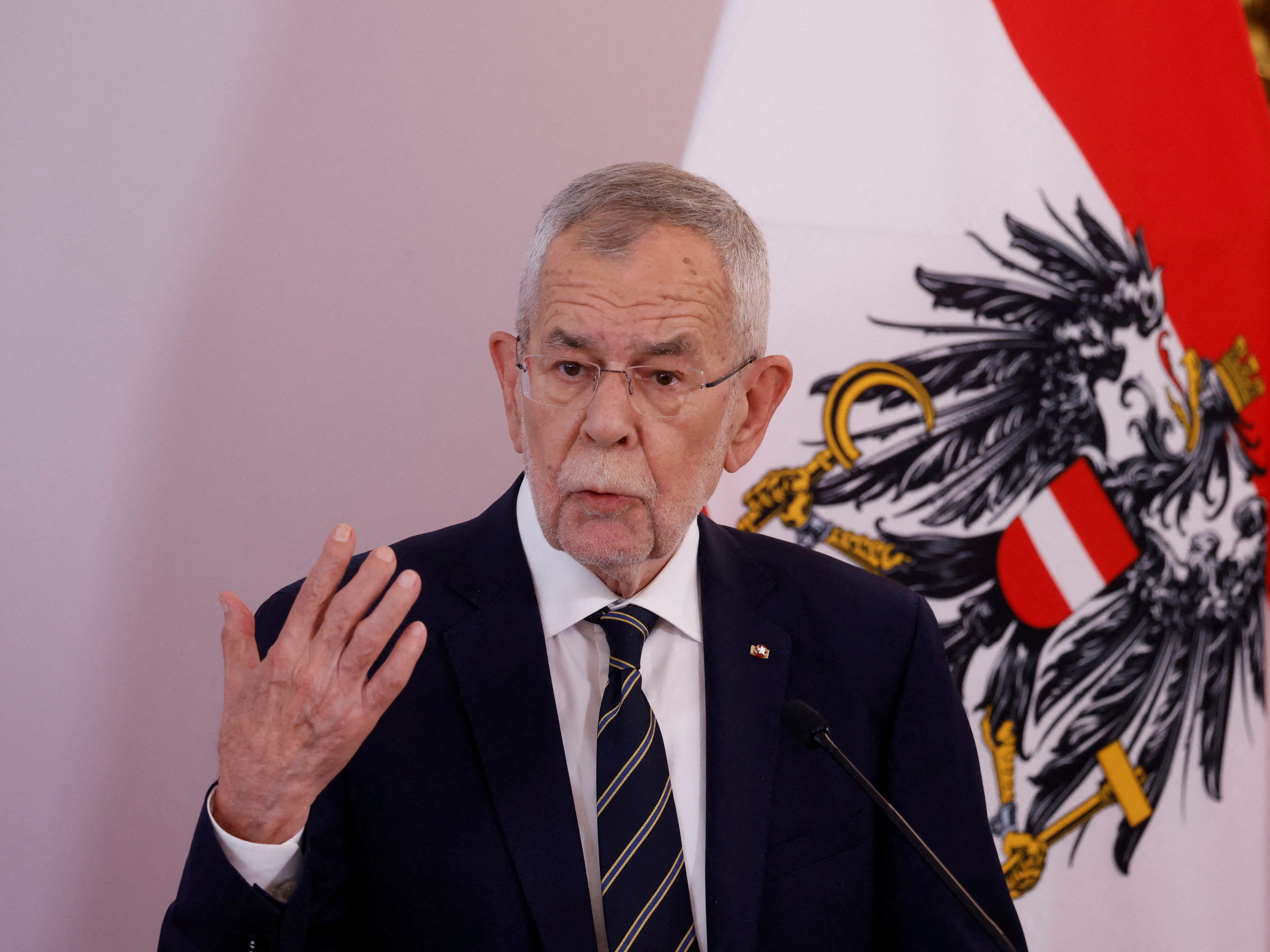 Van der Bellen telefonierte mit seiner slowenischen Amtskollegin. Van der Bellen telefonierte mit seiner slowenischen Amtskollegin.