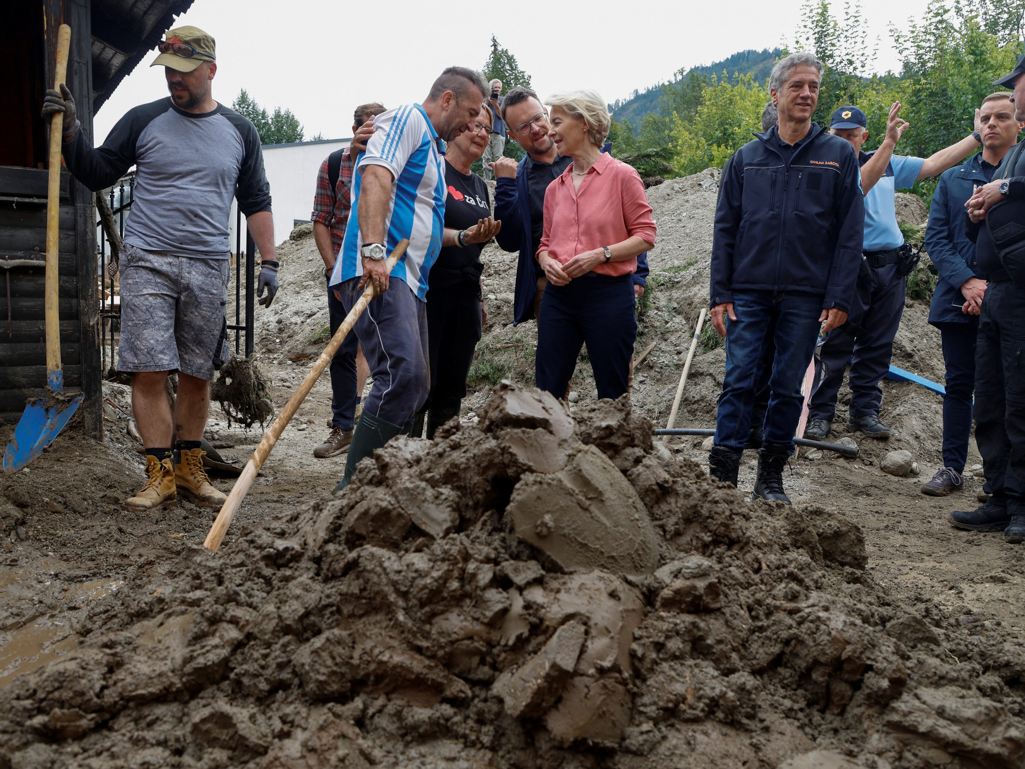 Für den Wiederaufbau nach dem Hochwasser kann Slowenien auf finanzielle Unterstützung von der EU zählen. Für den Wiederaufbau nach dem Hochwasser kann Slowenien auf finanzielle Unterstützung von der EU zählen.