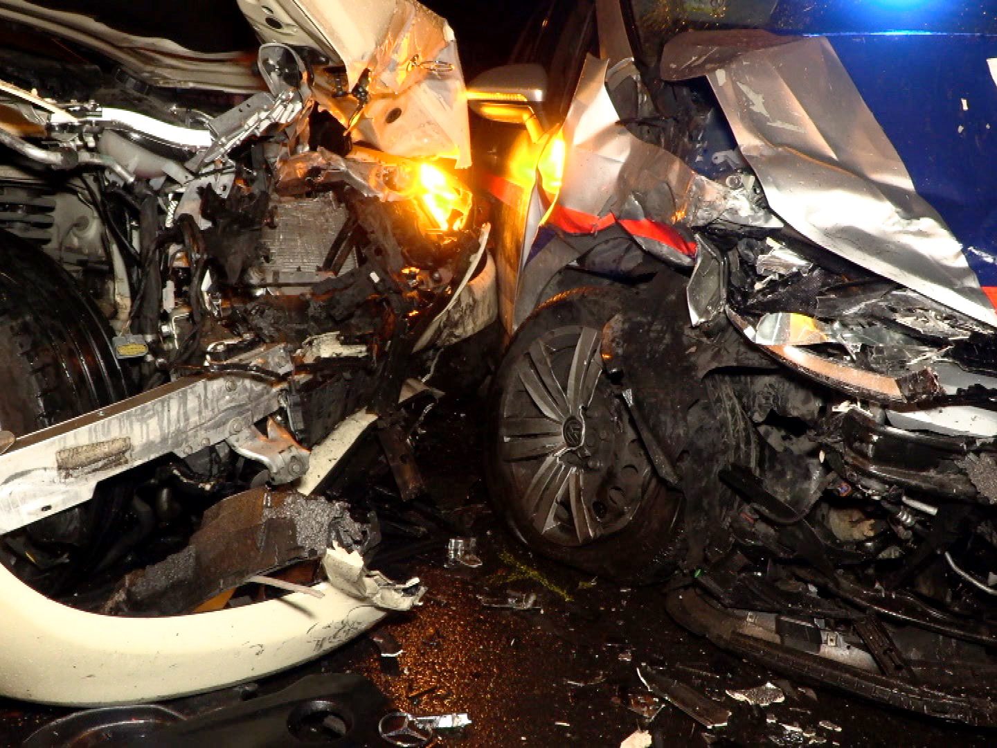An beiden Fahrzeugen entstand Totalschaden An beiden Fahrzeugen entstand Totalschaden