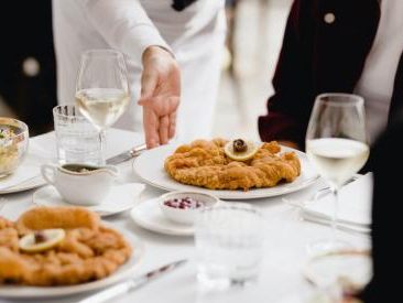 Das sind die beliebtesten Schnitzel-Lokale in Wien, Niederösterreich und dem Burgenland laut Falstaff-Voting.