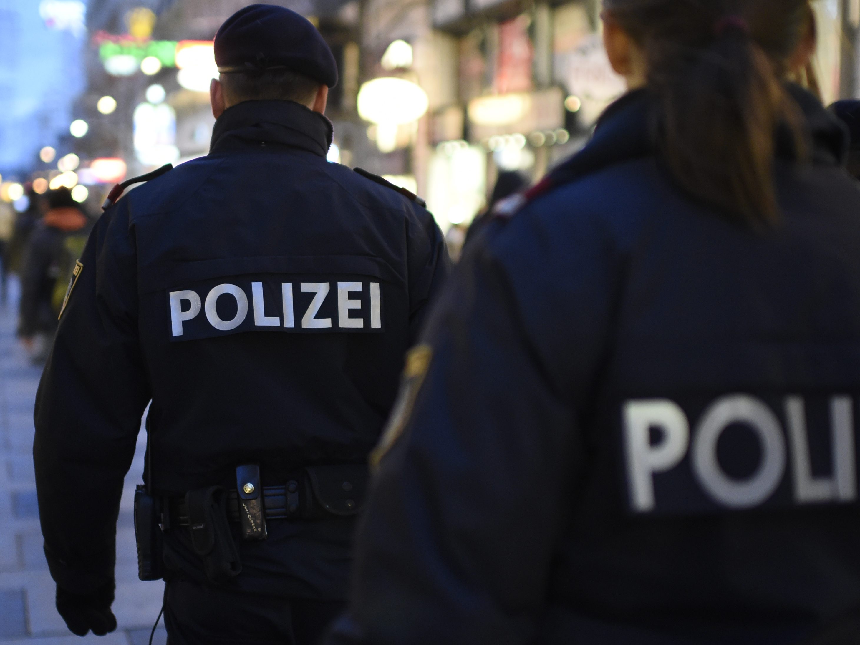 Die Polizei ermittelt wegen Mordverdachts gegen eine 16-Jährige in Linz. Die Polizei ermittelt wegen Mordverdachts gegen eine 16-Jährige in Linz.