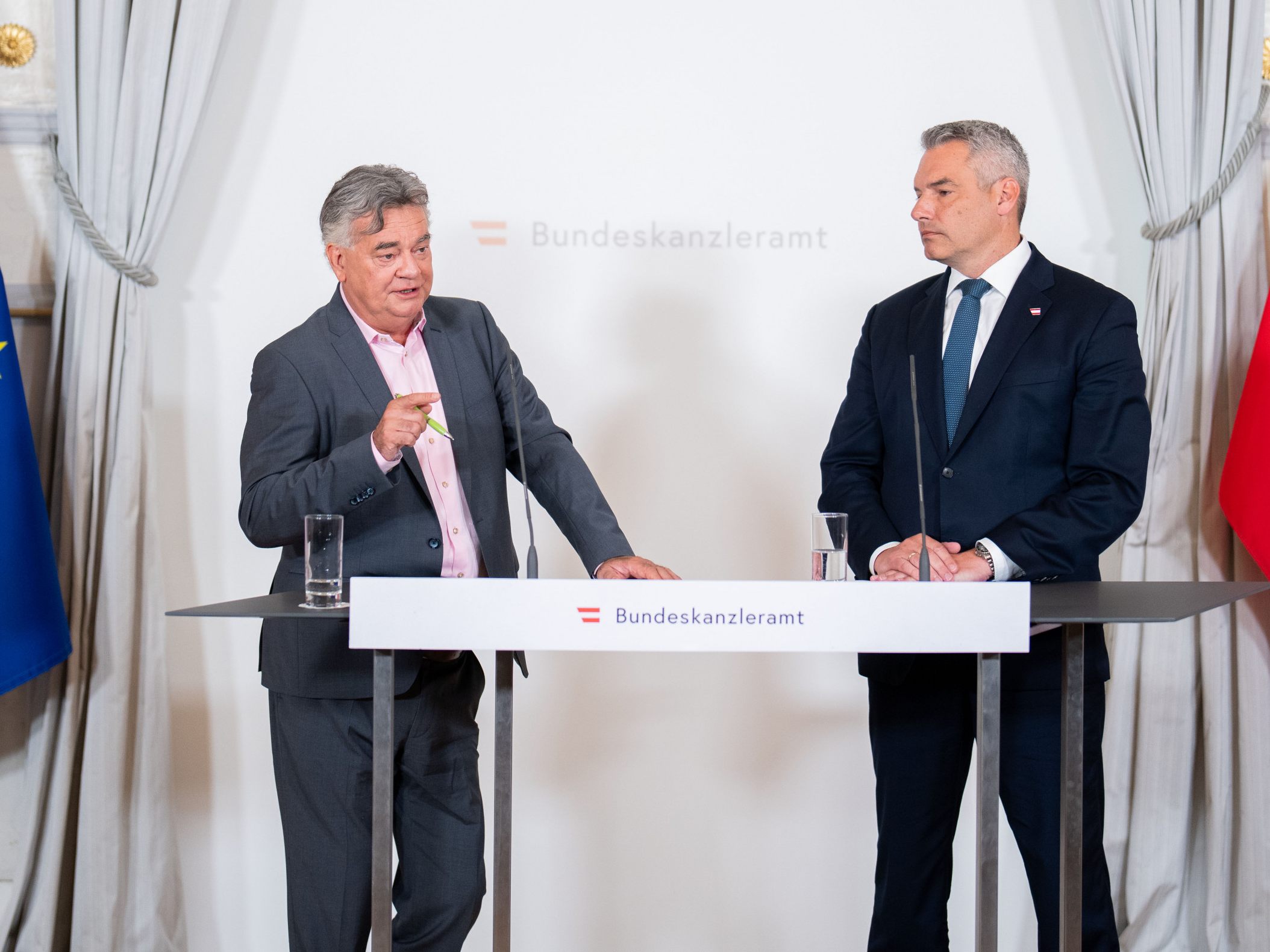 Kanzler und Vizekanzler präsentierten die Maßnahmen gegen die Teuerung.