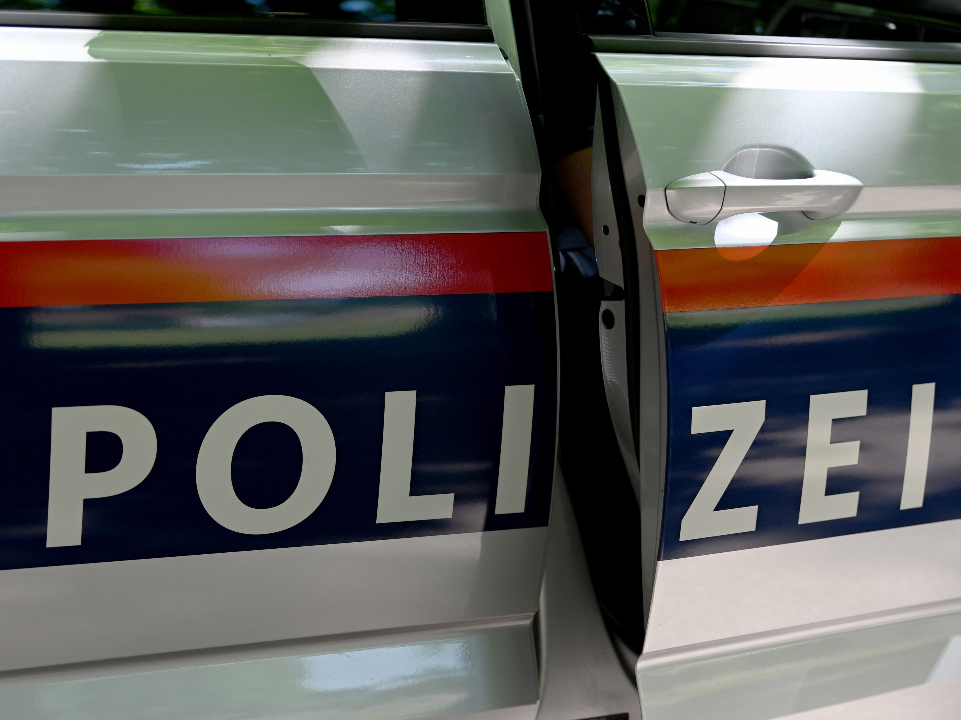 Im Bezirk Tulln soll ein Mann eine Frau zum Drogendealen genötigt haben.