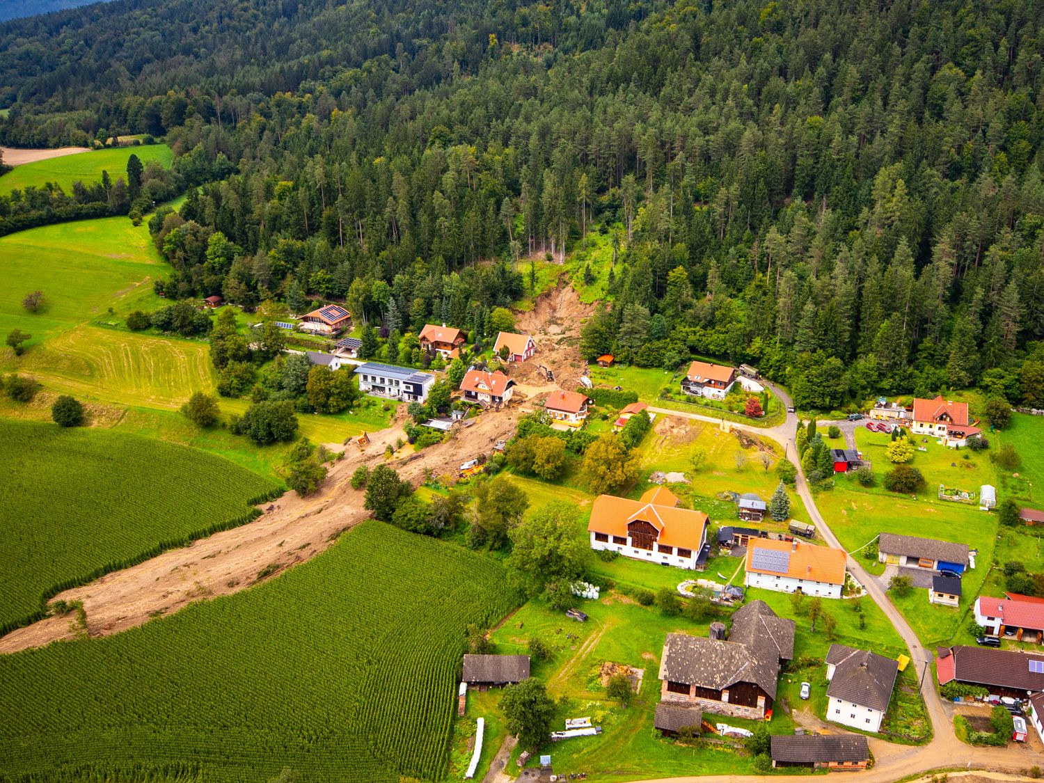 Nach den schweren Unwettern in Kärnten, kam es in verschiedenen Gemeinden zu Hangrutschen (Bild: Unterbergen, Bezirk Völkermarkt)
