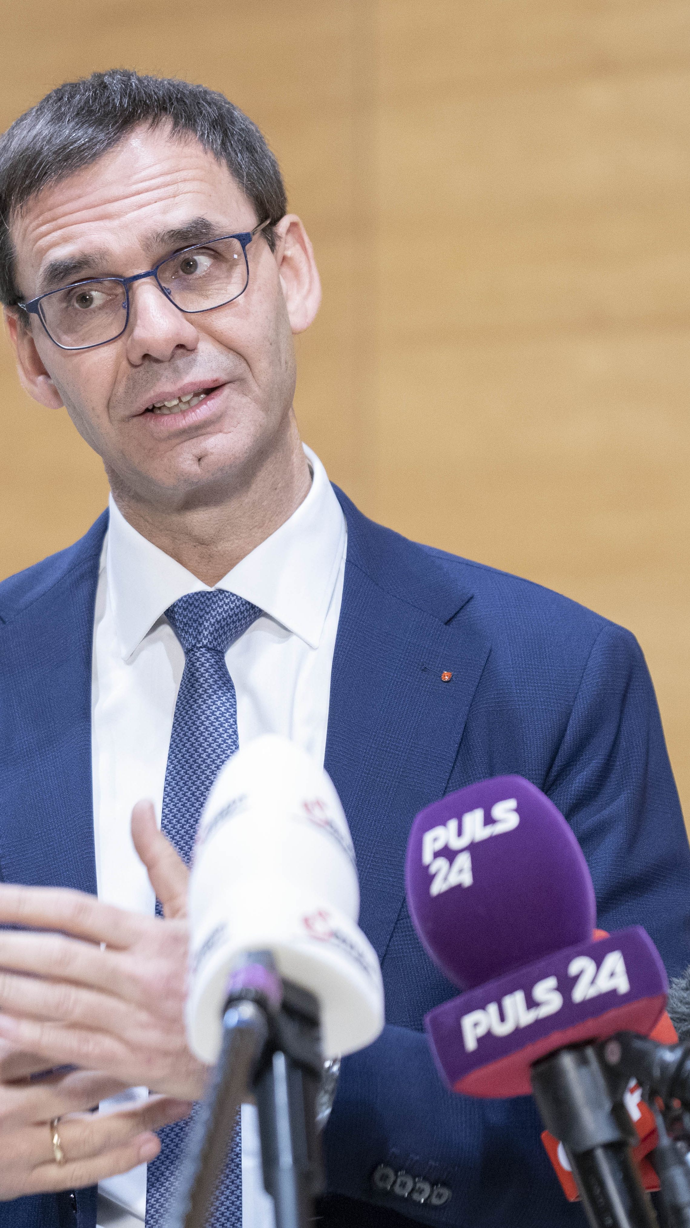 Für Wallner geht der Schutz der Bevölkerung vor.