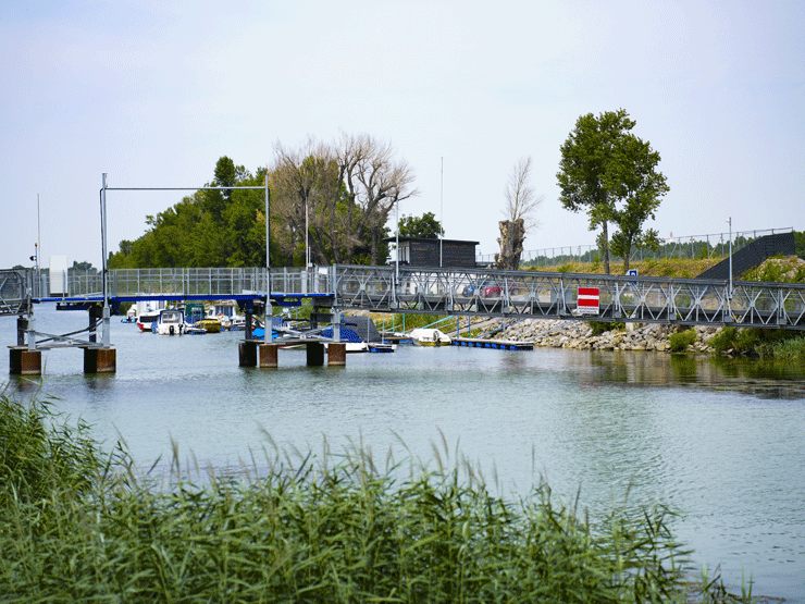 Tödlicher Badeunfall beim Kuchelauer Hafen in Wien. Tödlicher Badeunfall beim Kuchelauer Hafen in Wien.