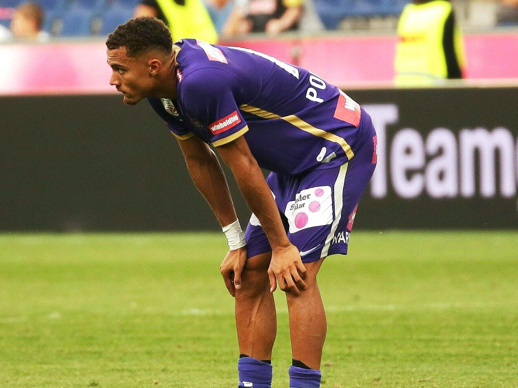 Die Austria Wien musste sich Salzburg mit 0:2 geschlagen geben. Die Austria Wien musste sich Salzburg mit 0:2 geschlagen geben.