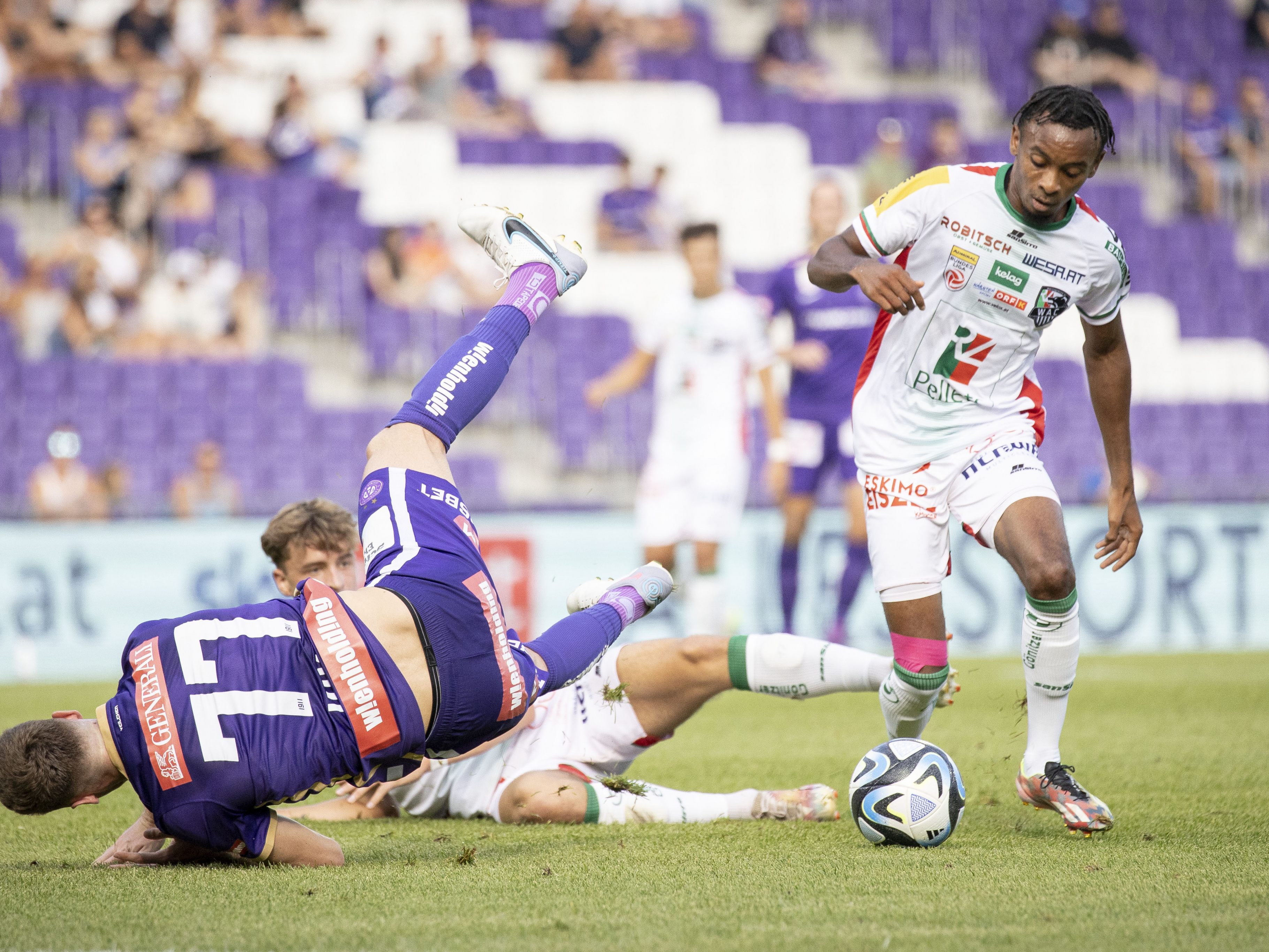 Austria Wien kam zuhause gegen den WAC nicht über ein torloses Remis hinaus. Austria Wien kam zuhause gegen den WAC nicht über ein torloses Remis hinaus.