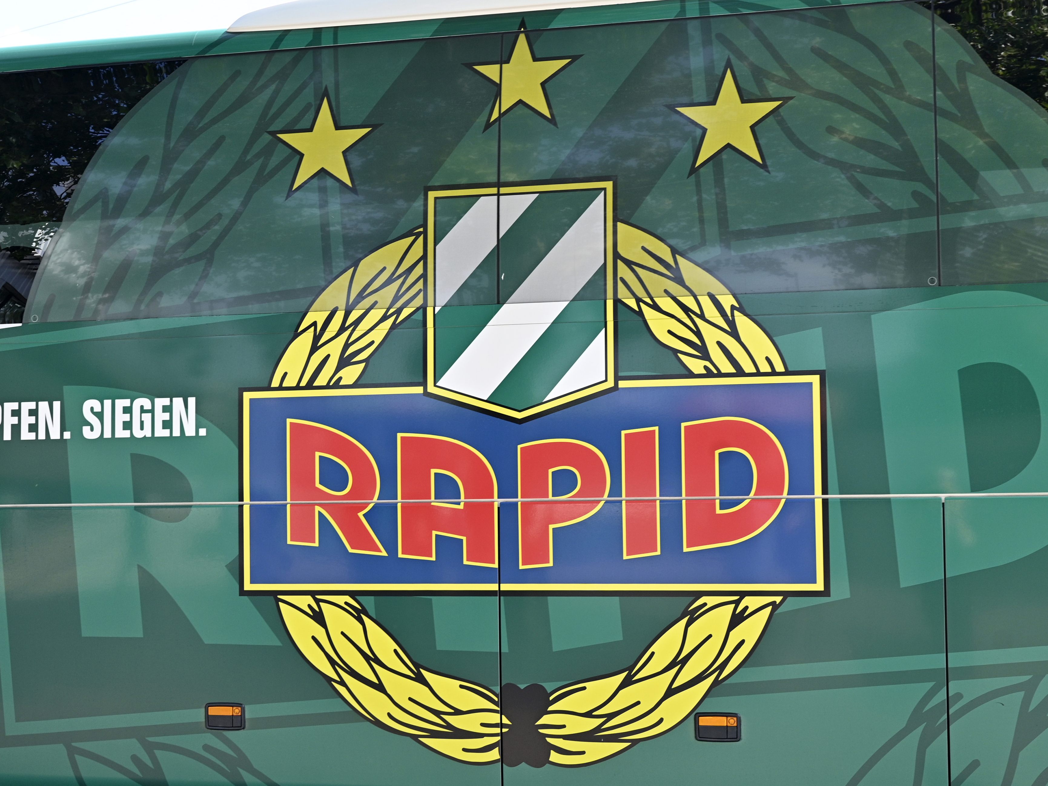 Rapid Wien verlieh Sky Schwarz nach Klagenfurt. Rapid Wien verlieh Sky Schwarz nach Klagenfurt.