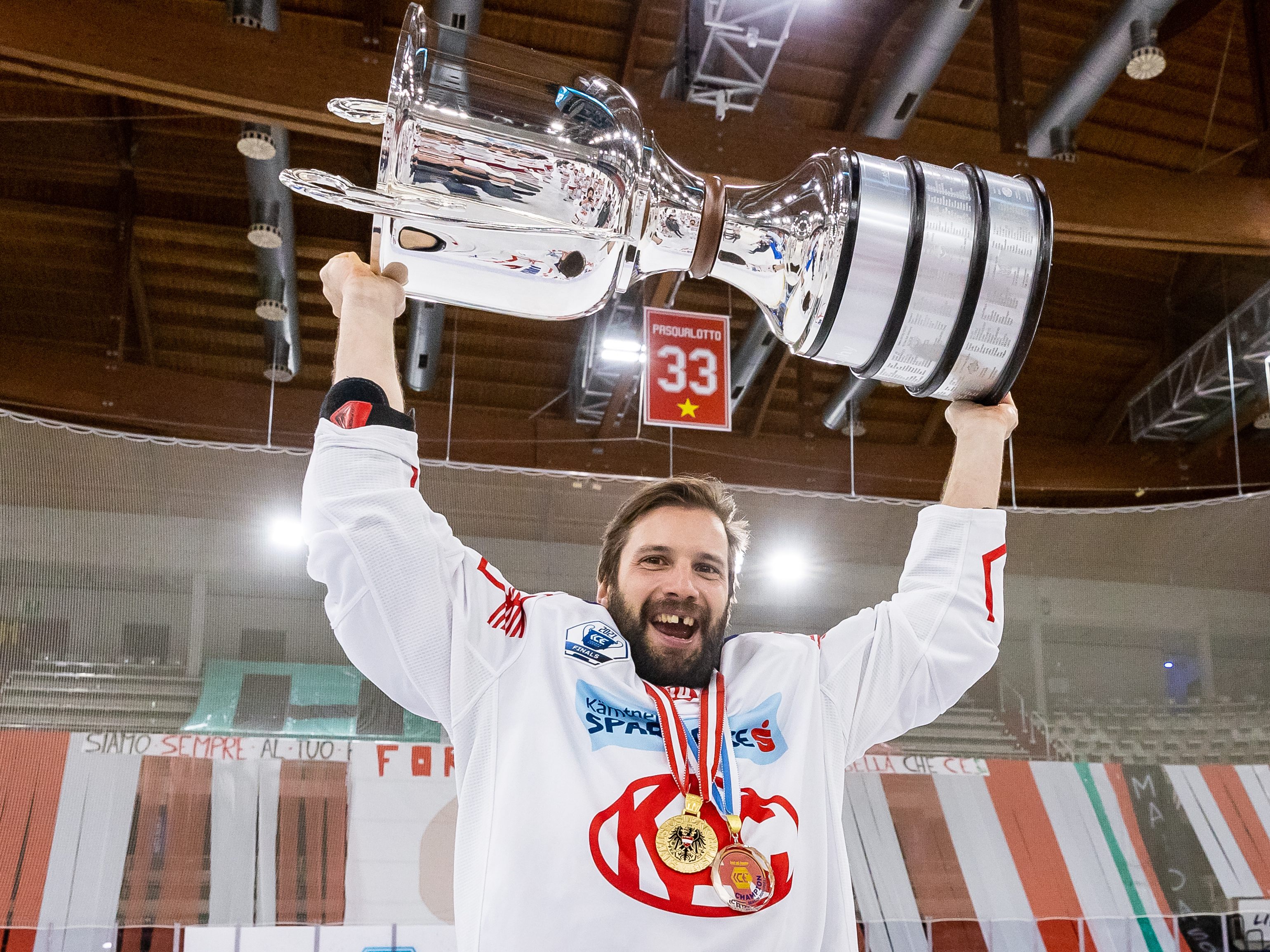 Die Vienna Capitals haben Rok Ticar - hier im Jahr 2021 - verpflichtet.
